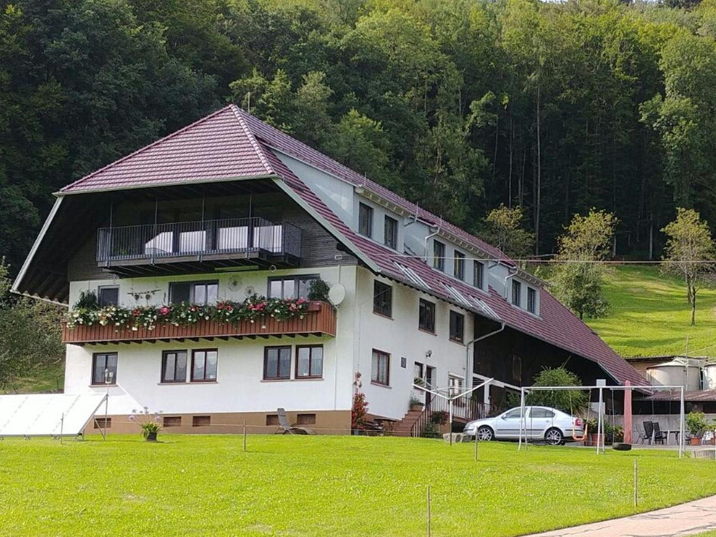 Two-Bedroom Deluxe Apartment with Garden View photo 3
