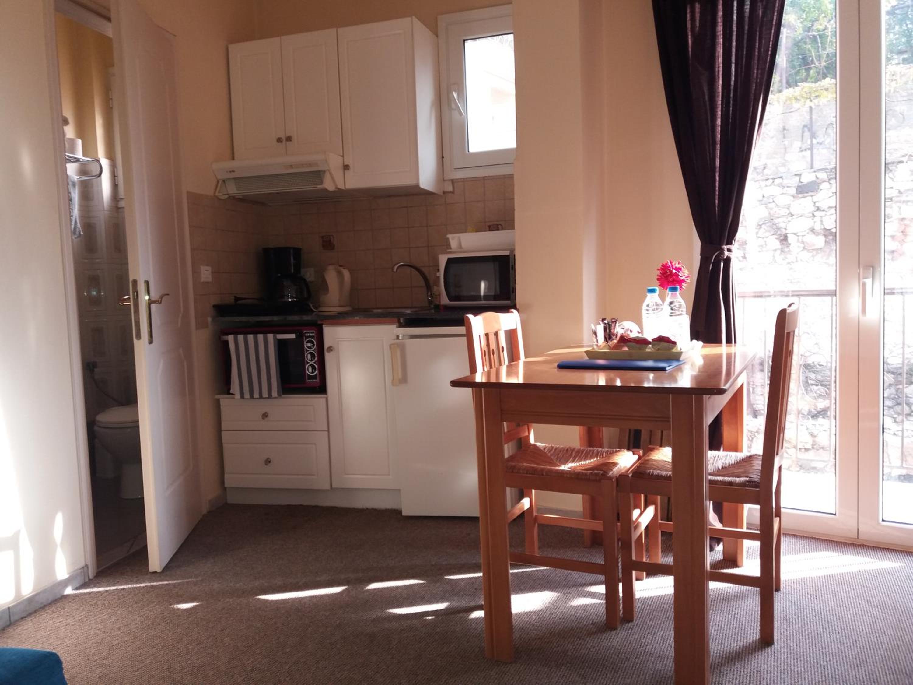 Apartment with Sea View - Photo 6