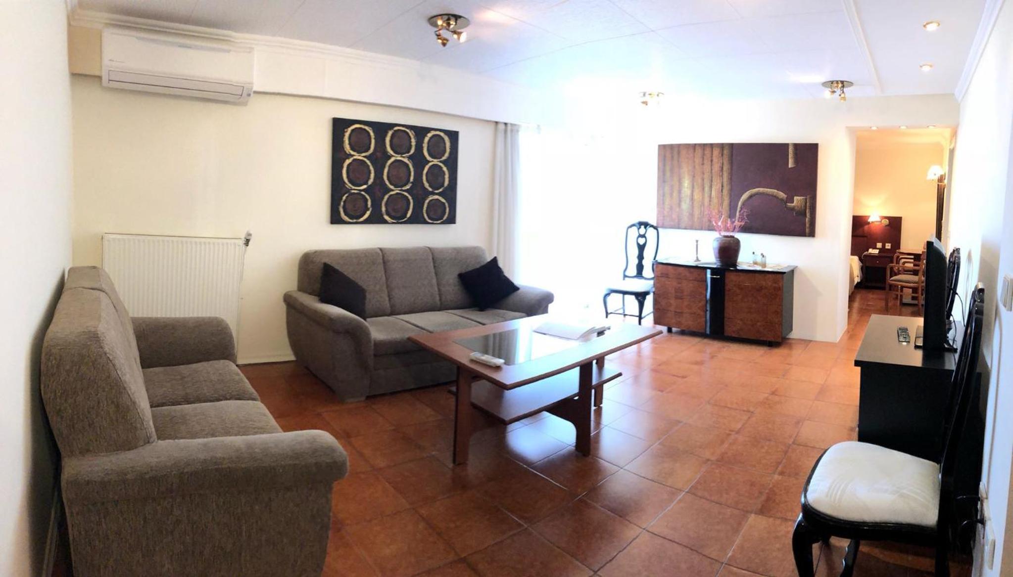 Deluxe Suite with Sea View - Photo 2