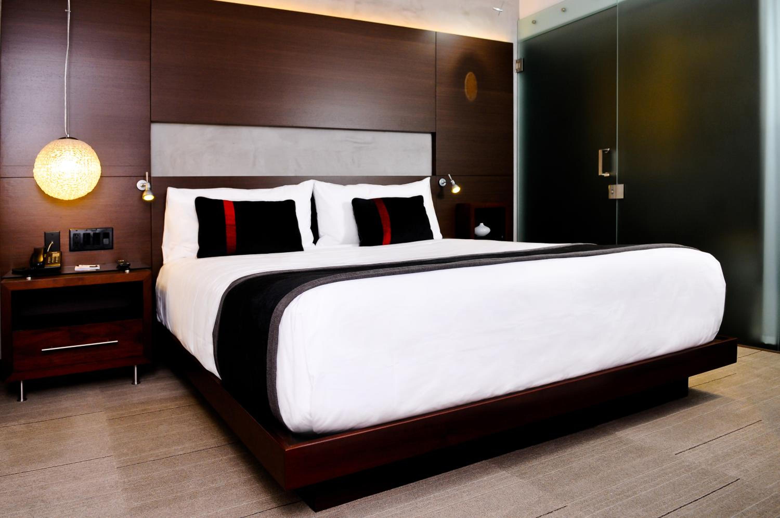 Deluxe King Room - Photo 1