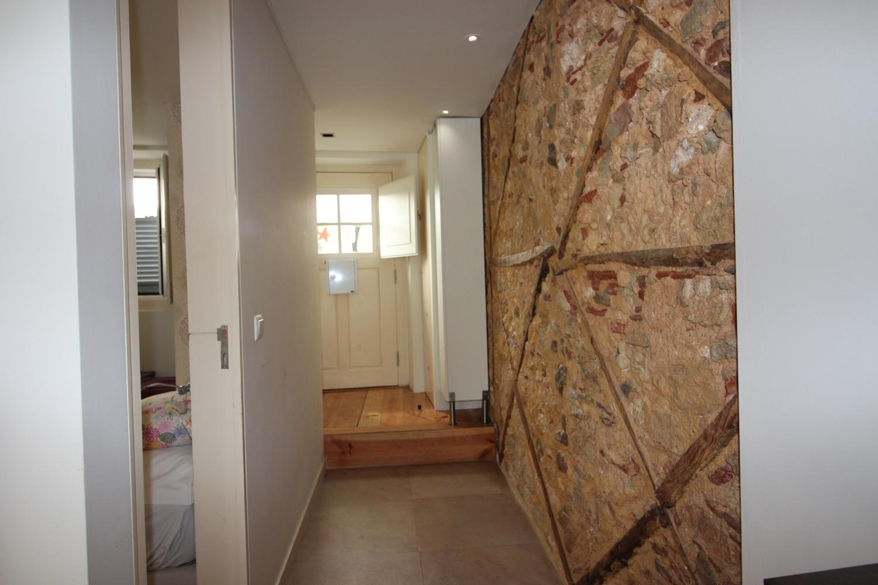 One-Bedroom Apartment - Photo 1