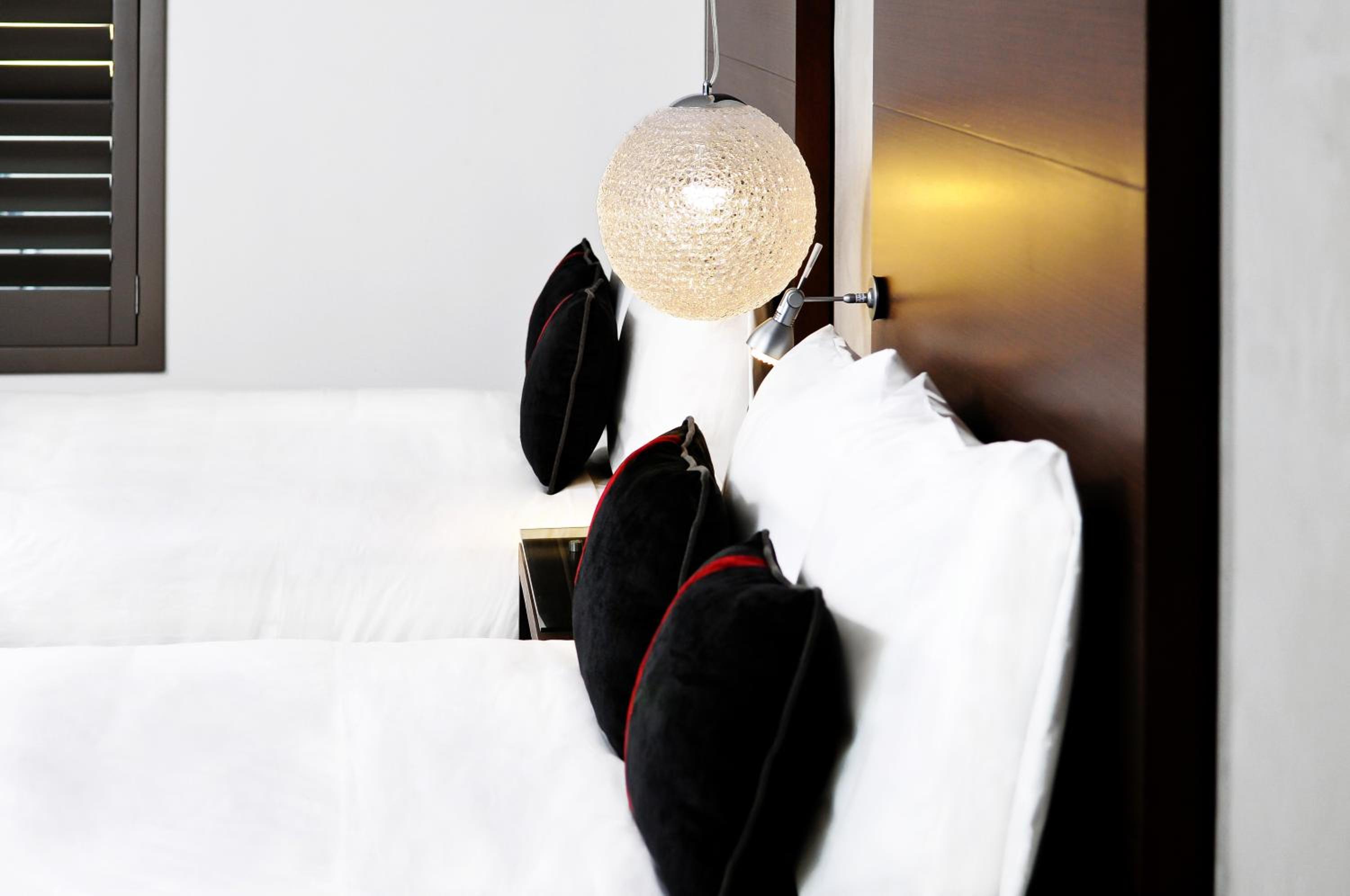 Deluxe Double Room with Two Double Beds - Photo 5