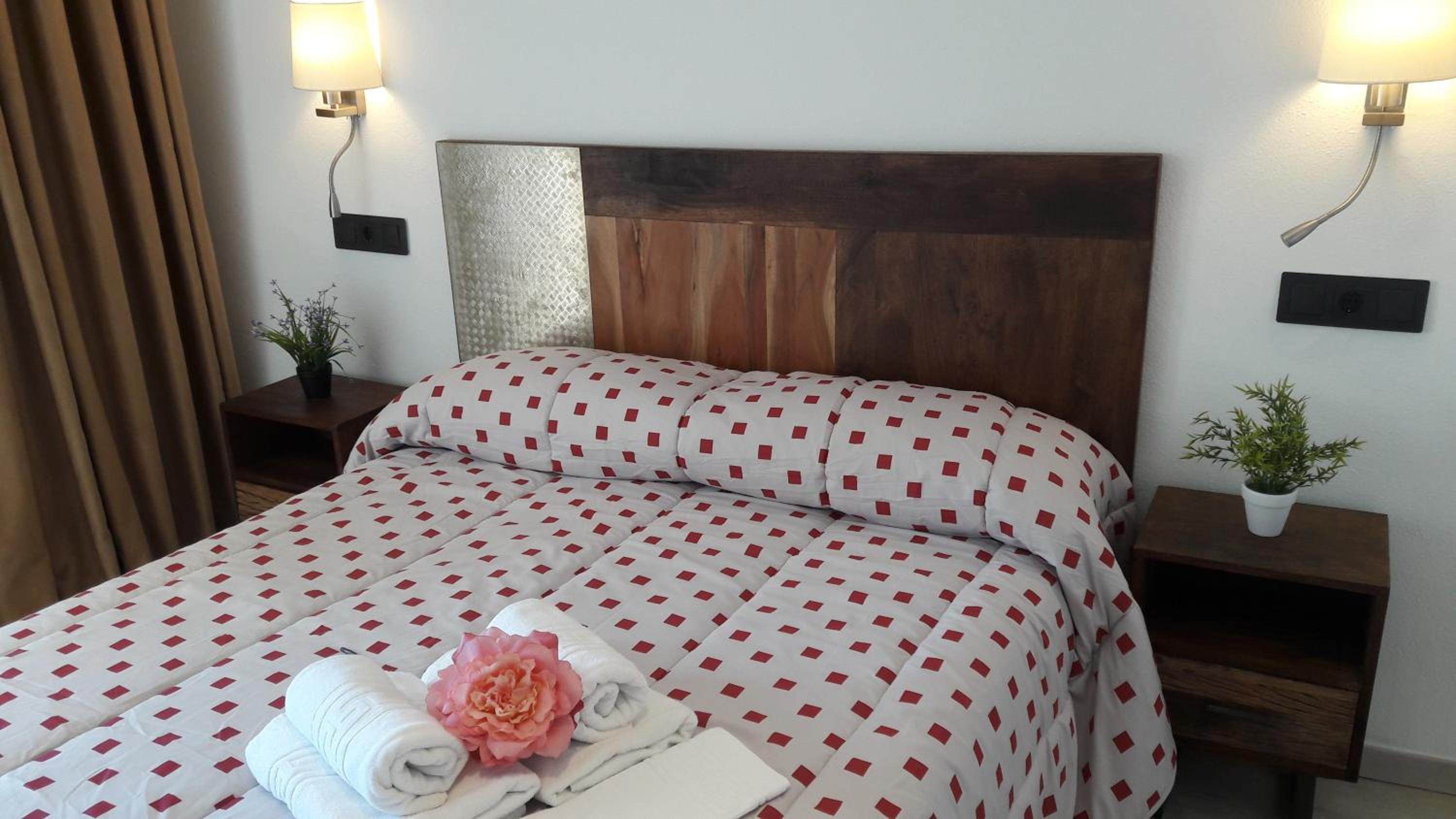Standard Double or Twin Room - Photo 5