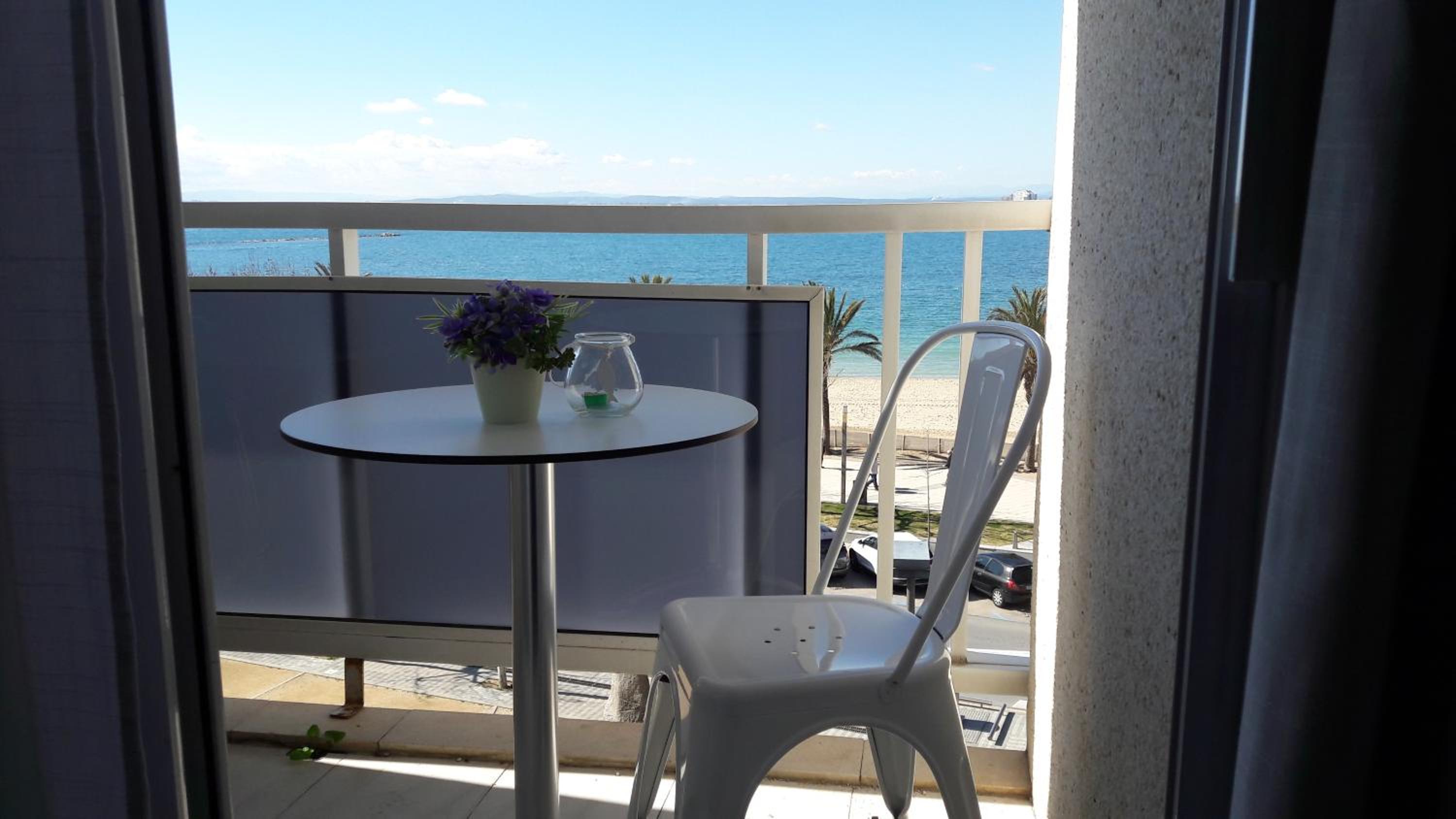 Double or Twin Room with Sea View - Photo 18
