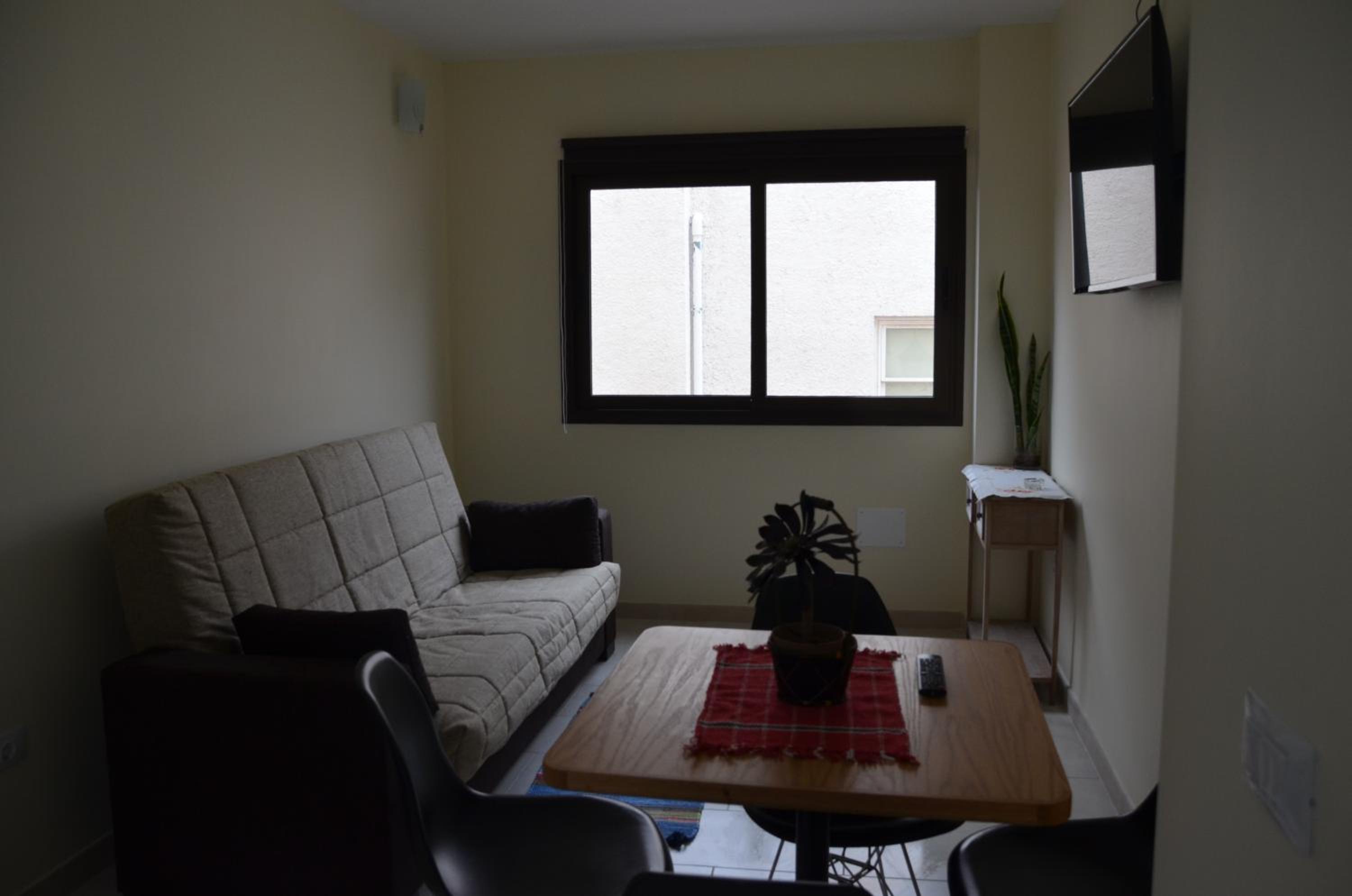 Apartamento con Vista Lateral sin Balcón