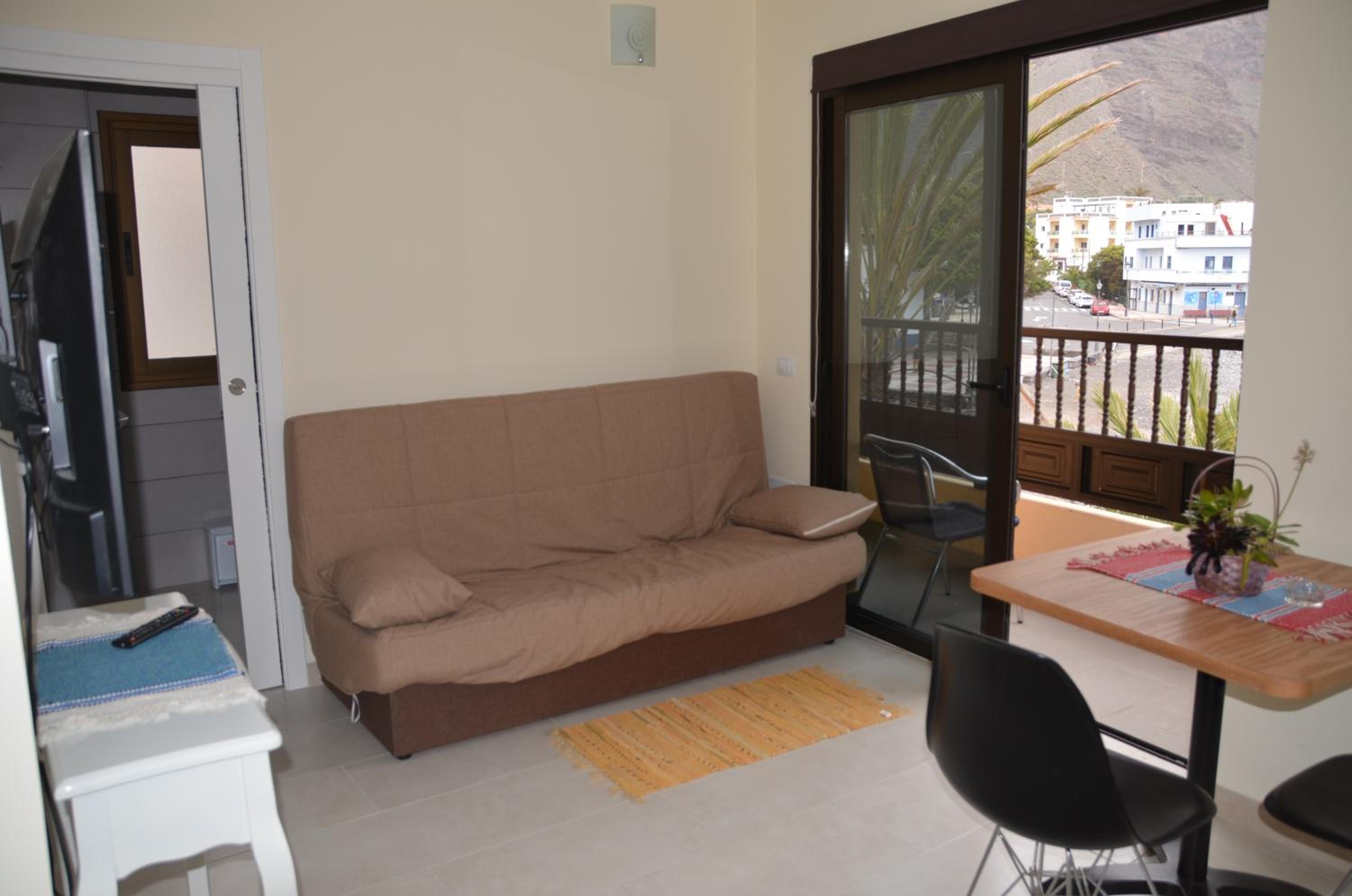 Apartment with Sea View with Balcony - Photo 3