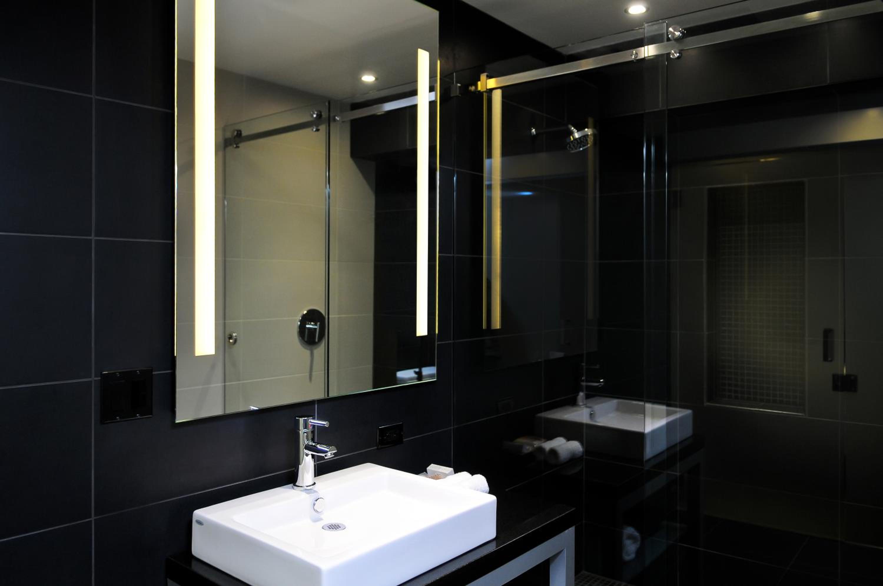 Deluxe Double Room with Two Double Beds - Photo 3