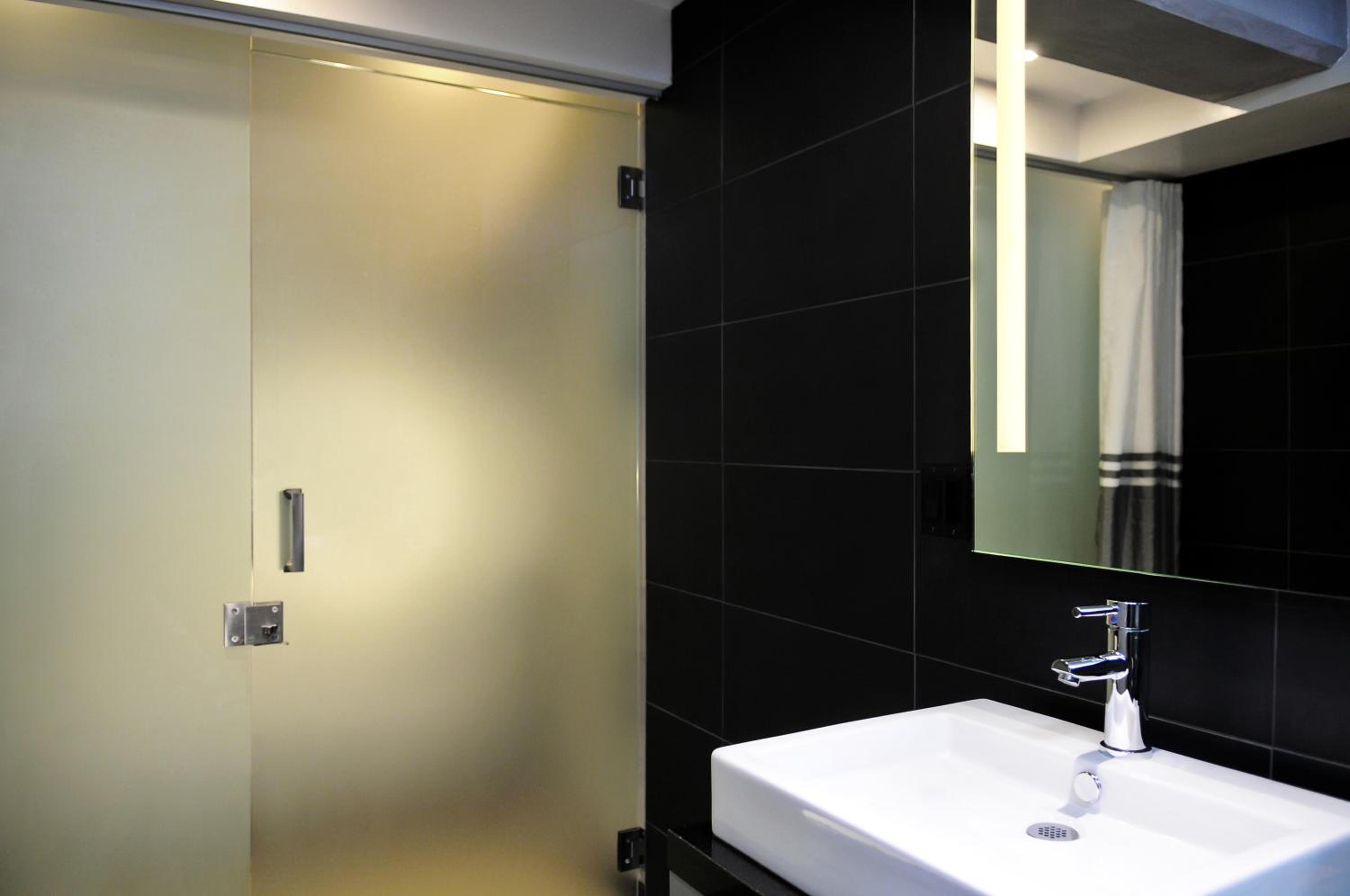 Deluxe Double Room with Two Double Beds - Photo 8