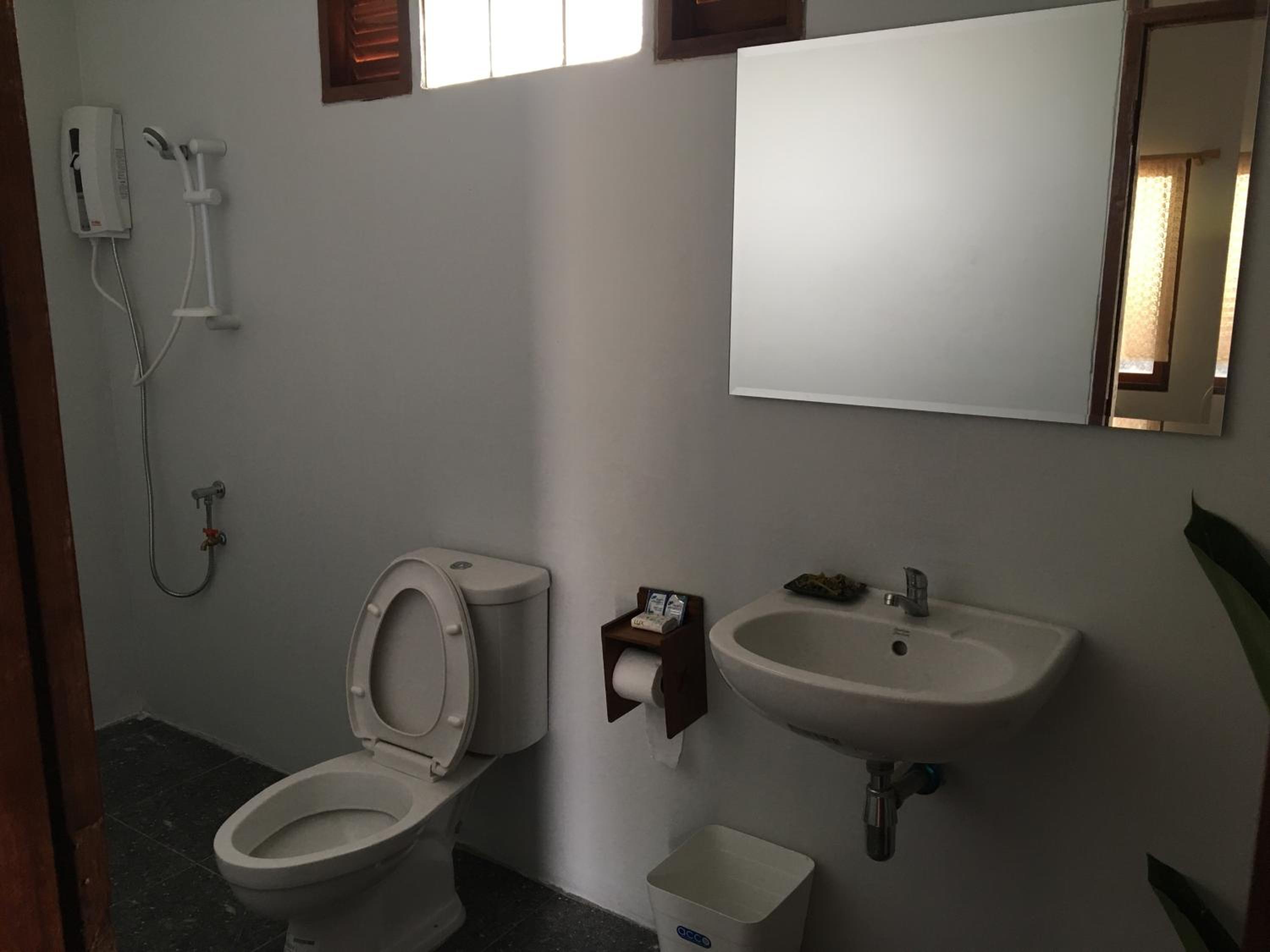 Two-Bedroom House - Photo 11