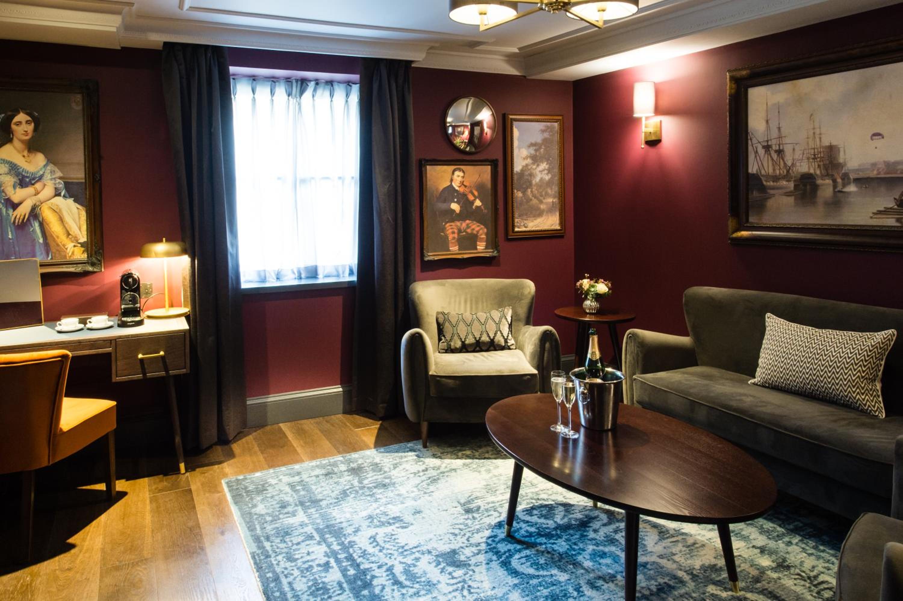 Suite - Photo 2