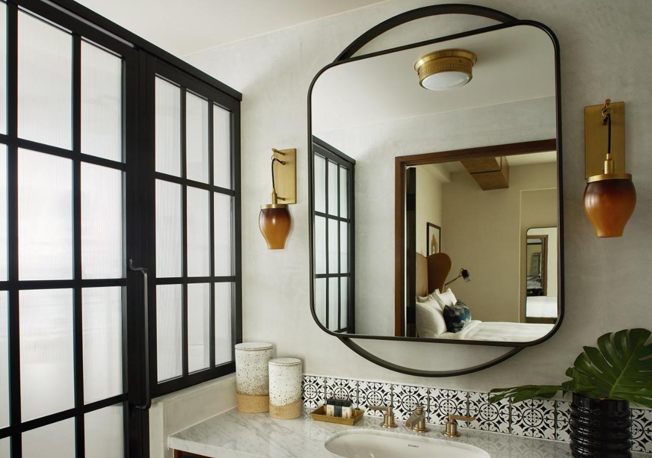 King Room with Roll-In Shower - Disability Access thumbnail 5