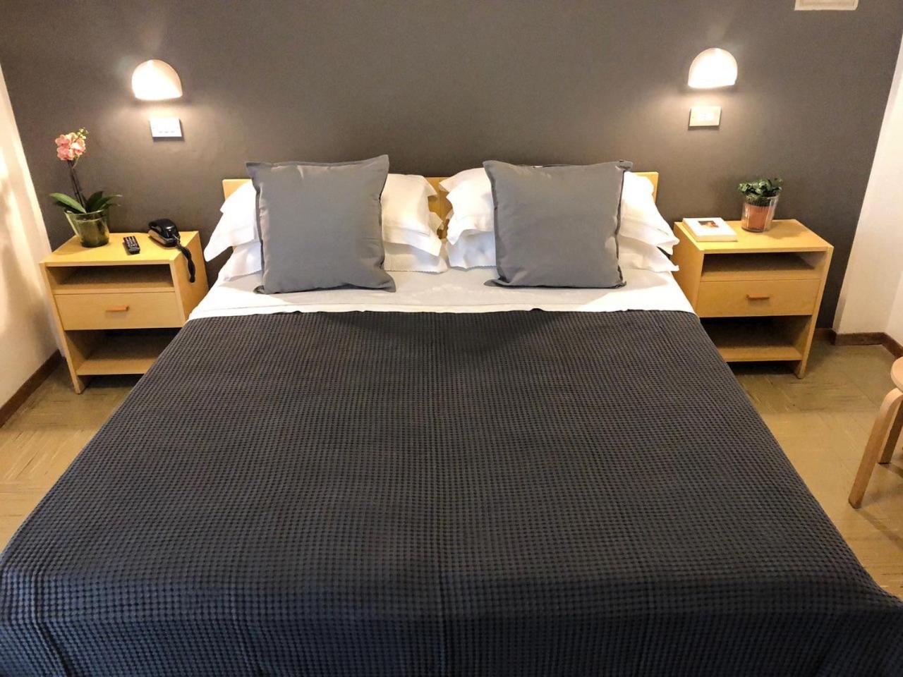 Double Room with Balcony - Photo 4
