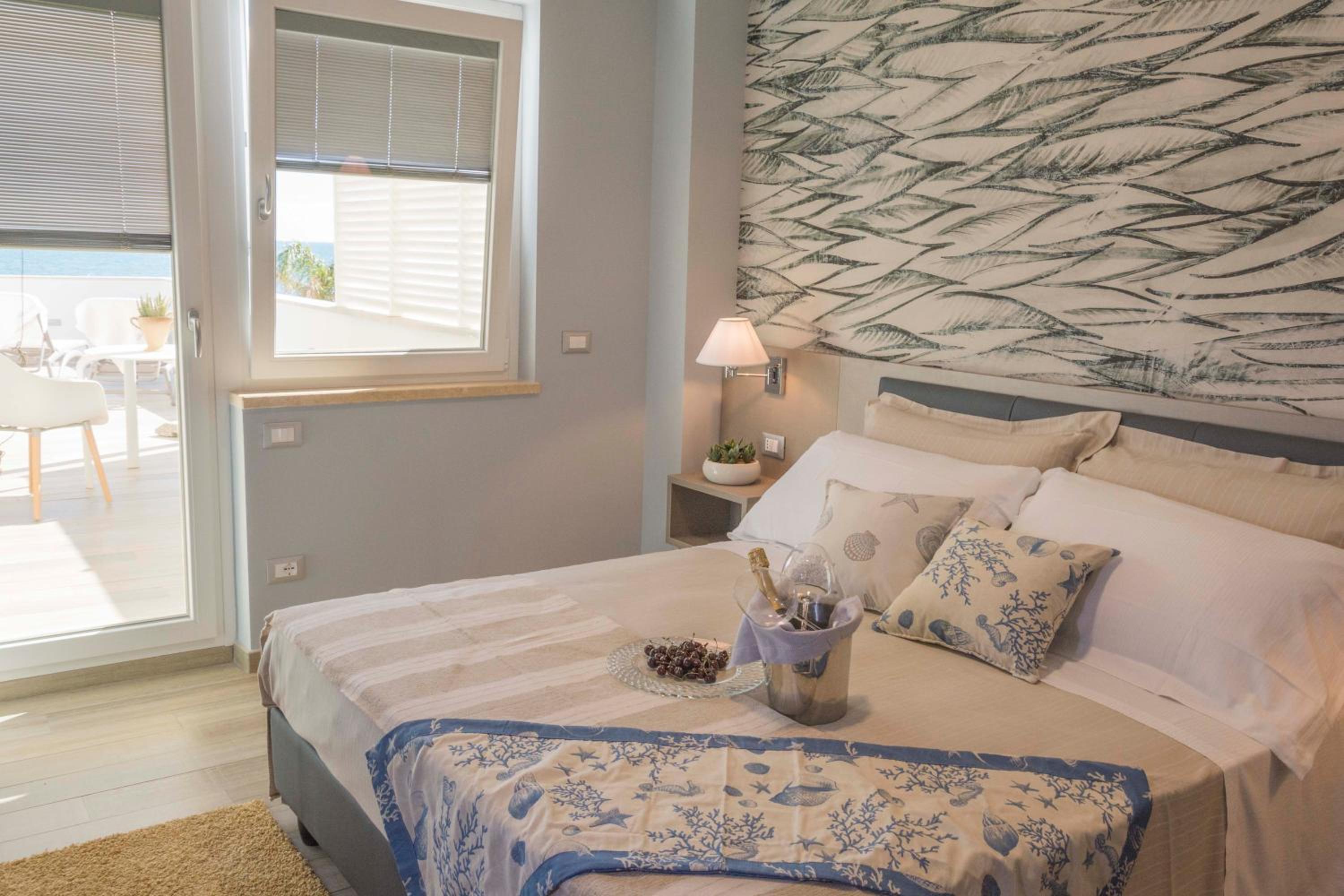 Junior Suite with Terrace - Photo 4