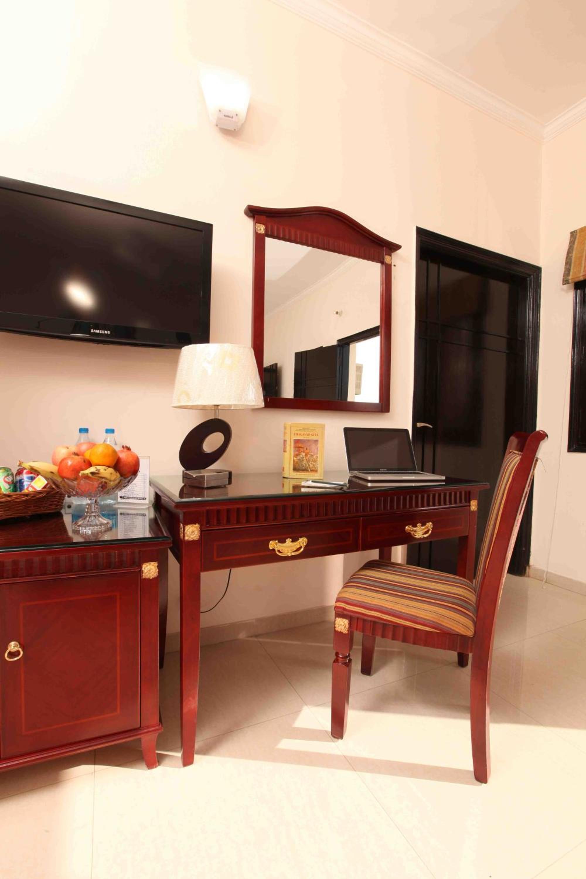 Family Room - Photo 5