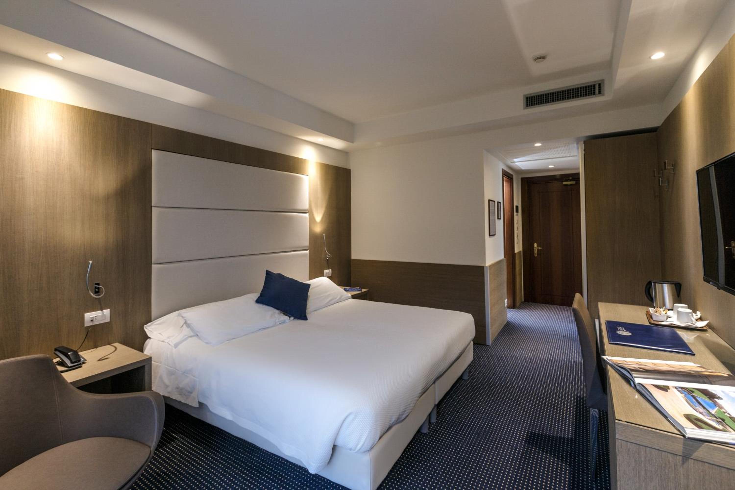 Superior Double or Twin Room - Photo 2