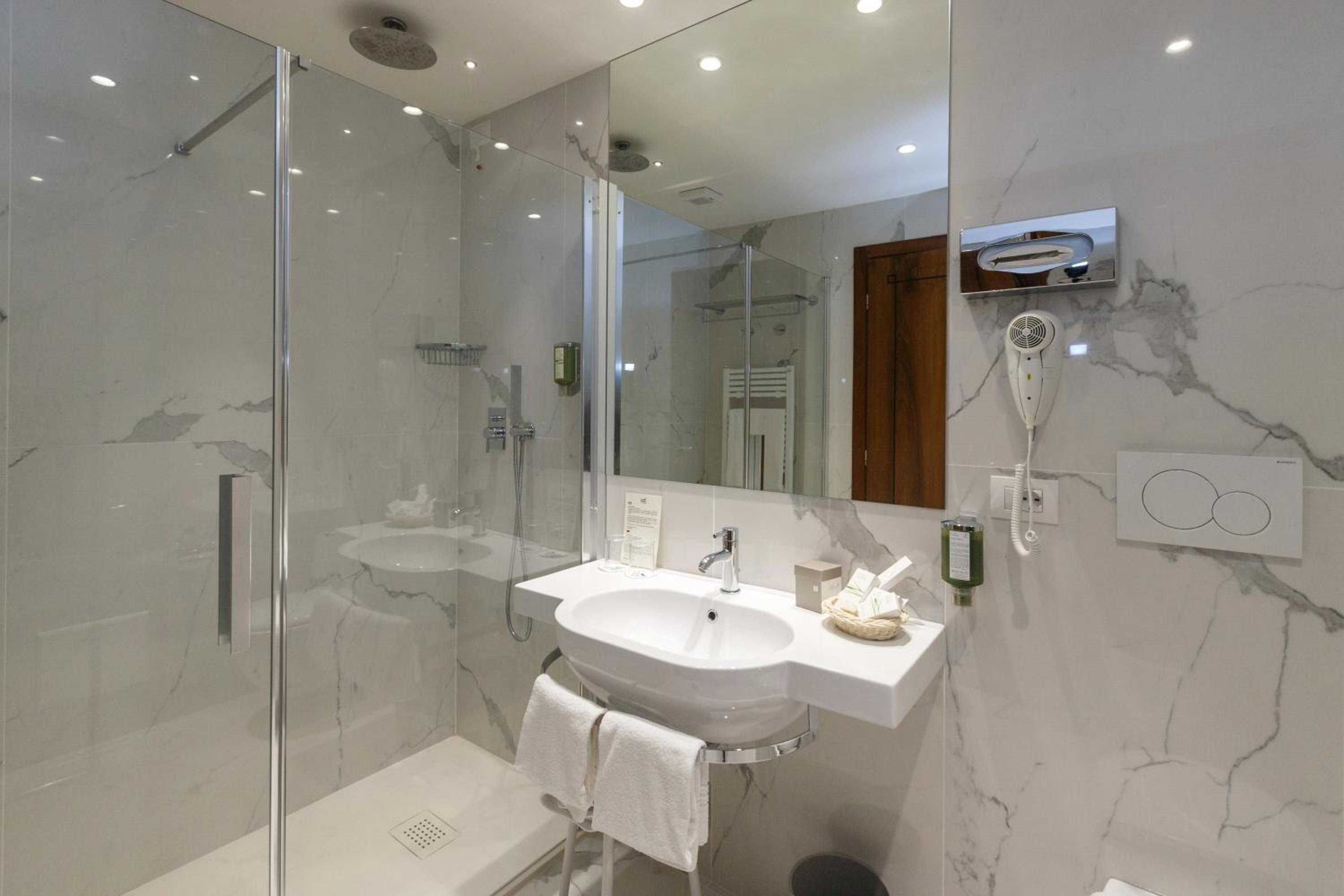 Superior Double or Twin Room - Photo 4