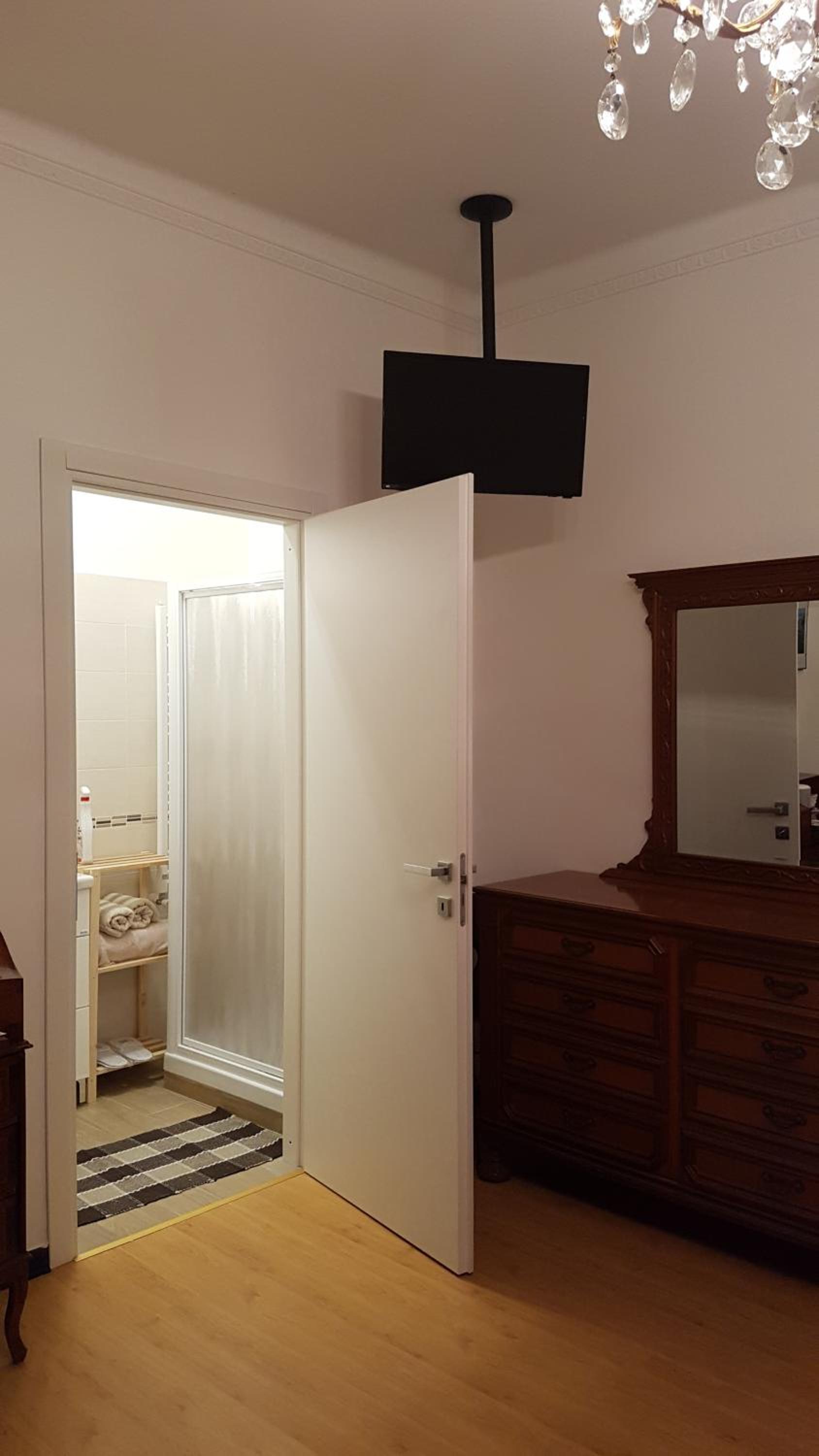 Double Room with Balcony - Photo 4