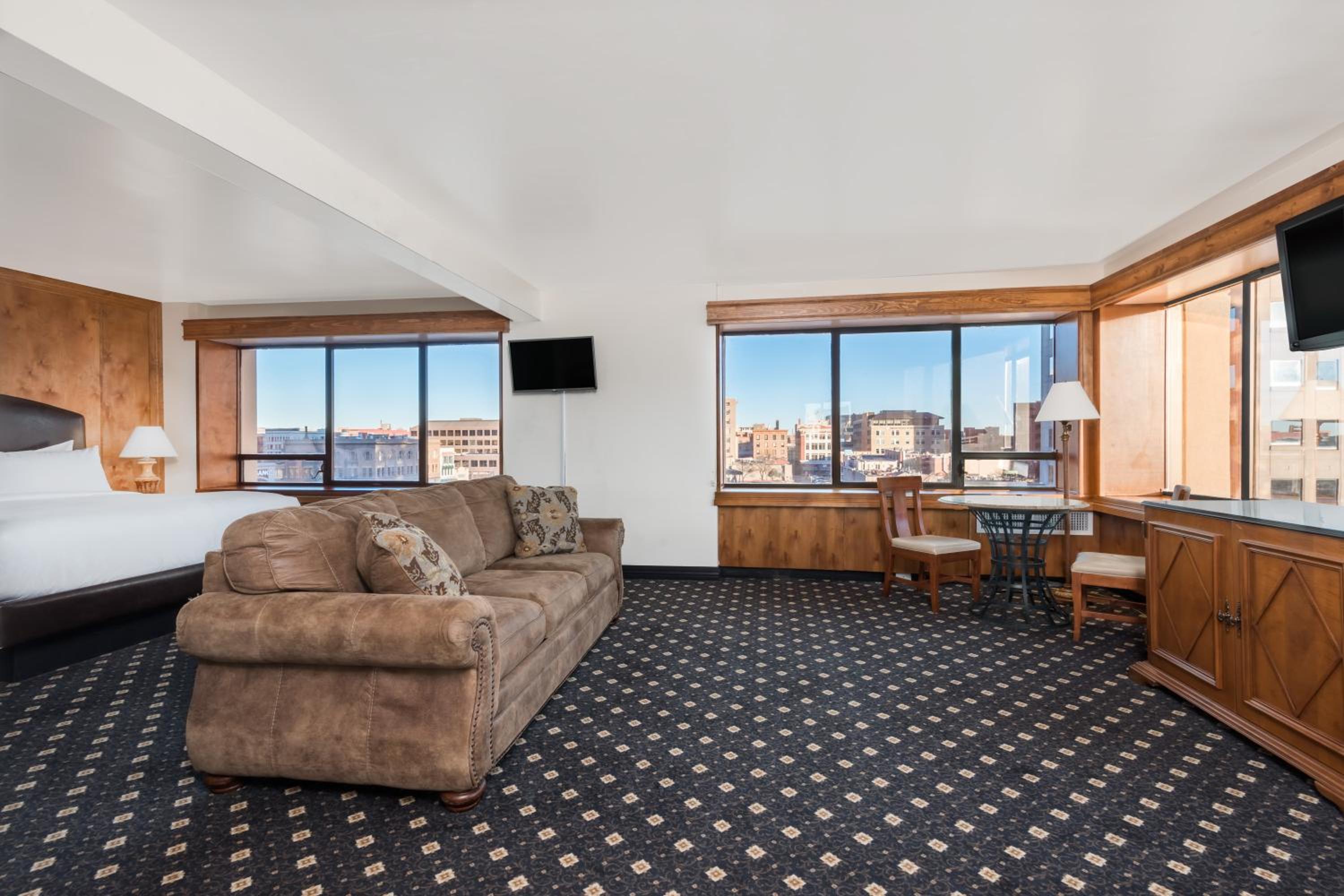 Junior King Suite - Photo 1