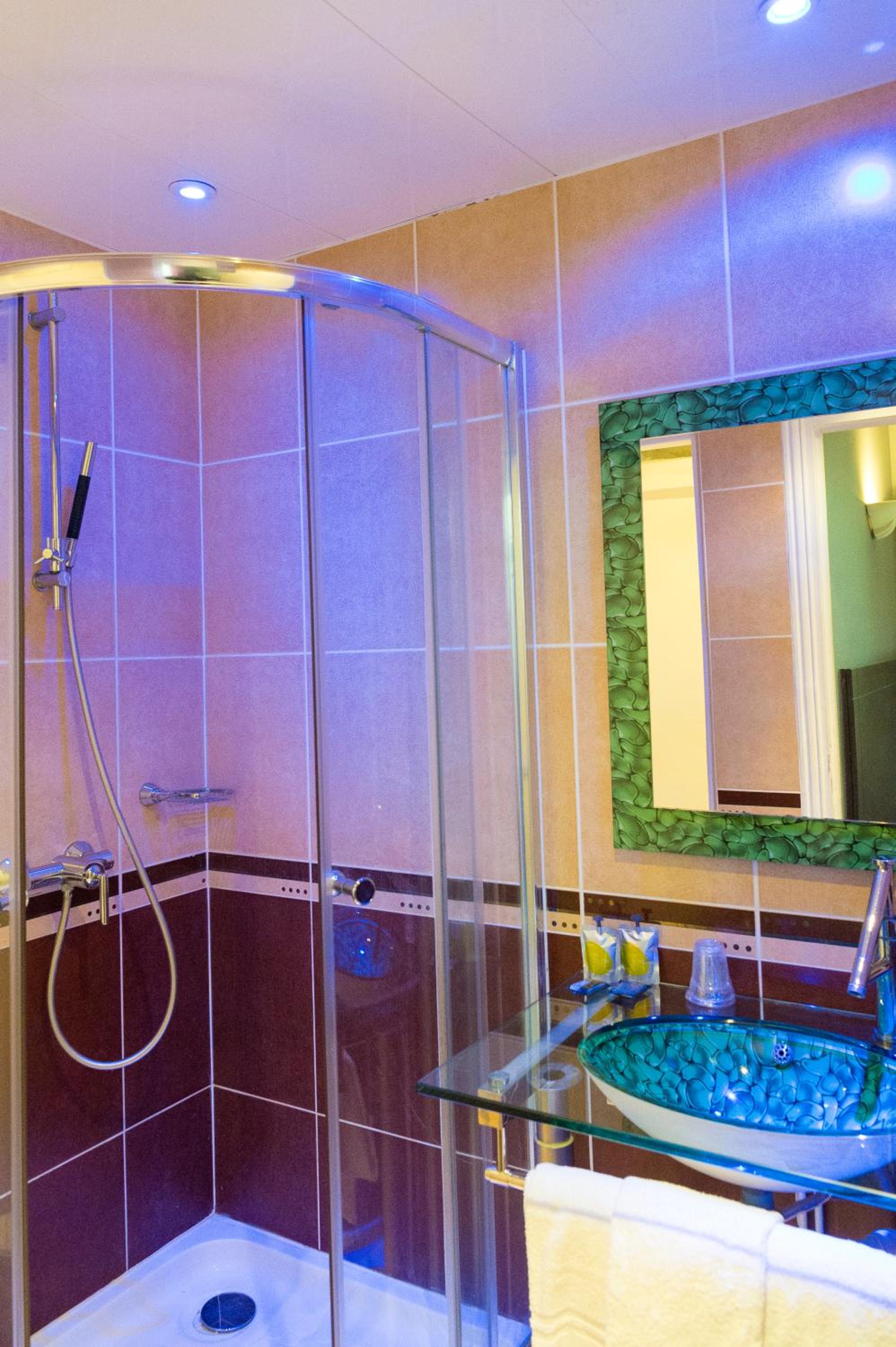 Double Room - Photo 6