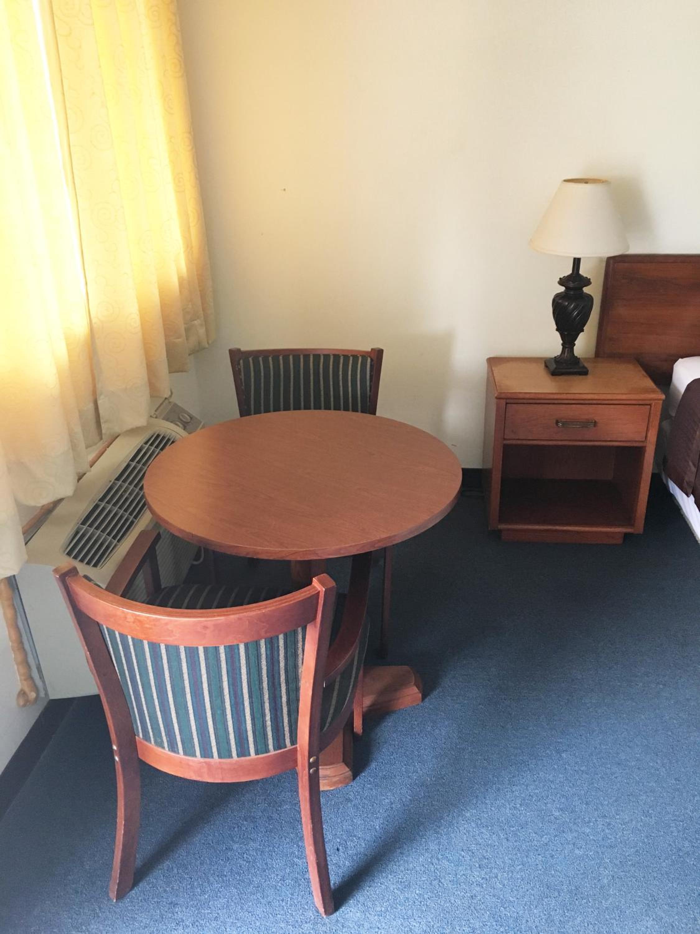 Queen Room photo 1