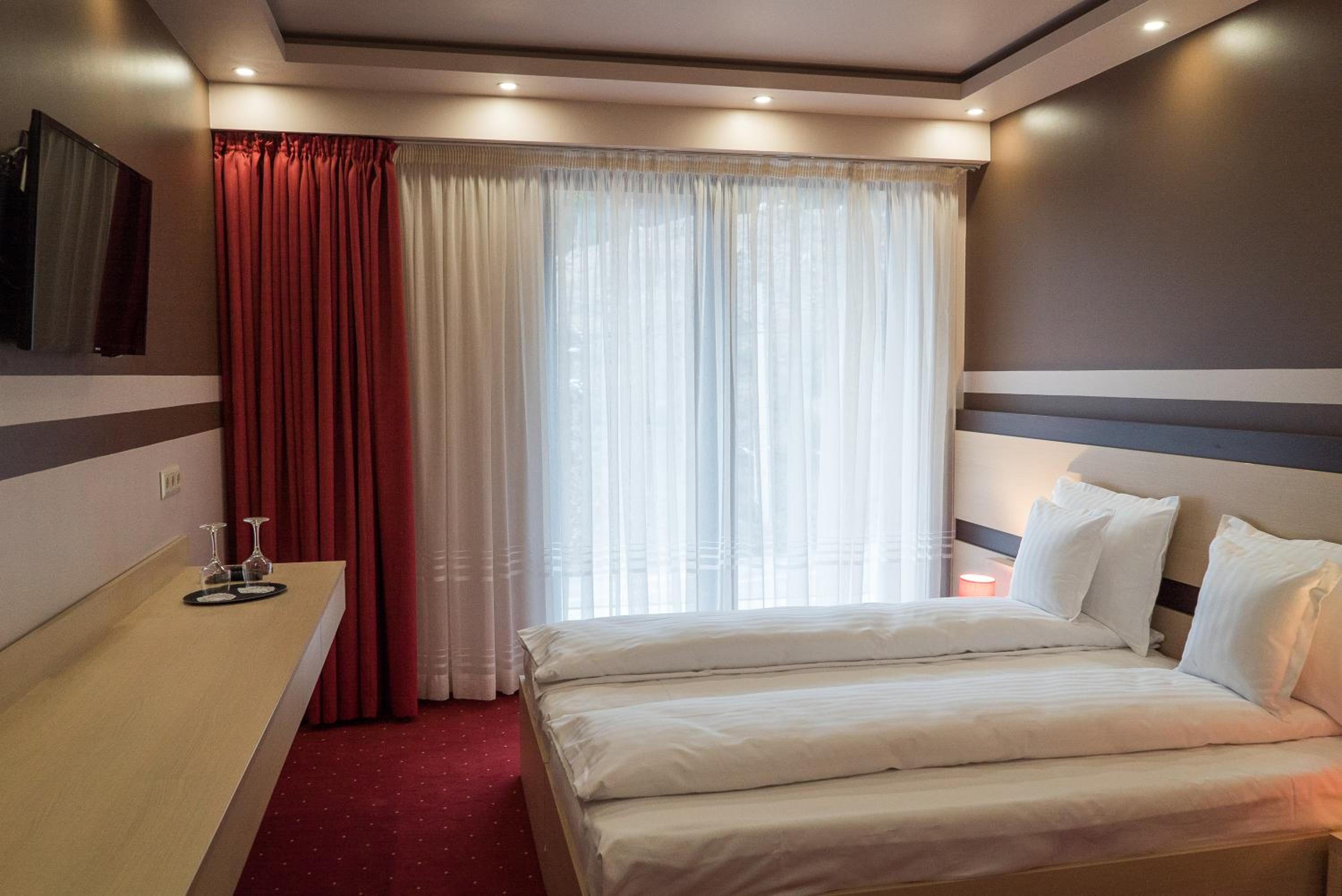 Double Room with Private Bathroom - Photo 5