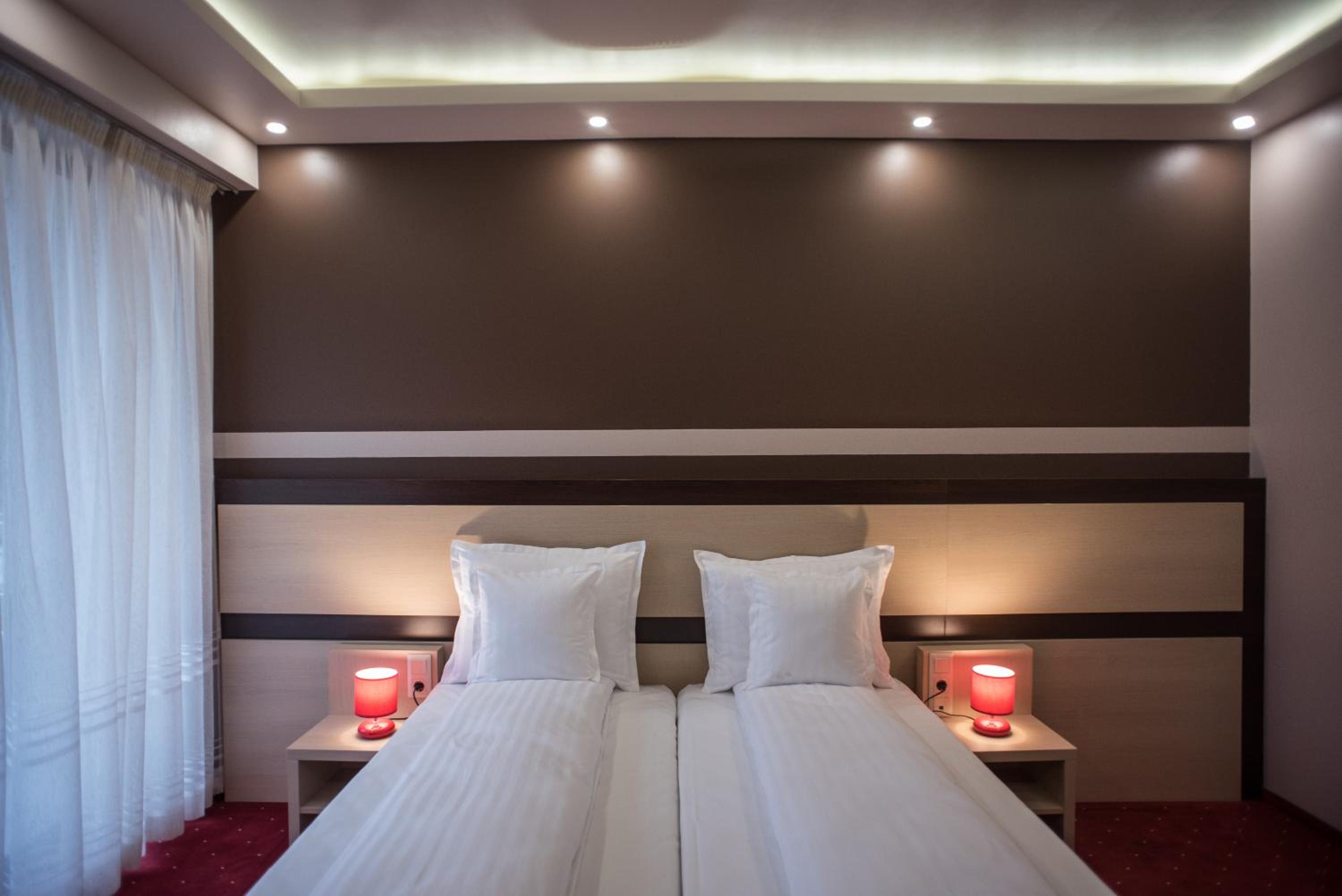Double Room with Private Bathroom - Photo 4