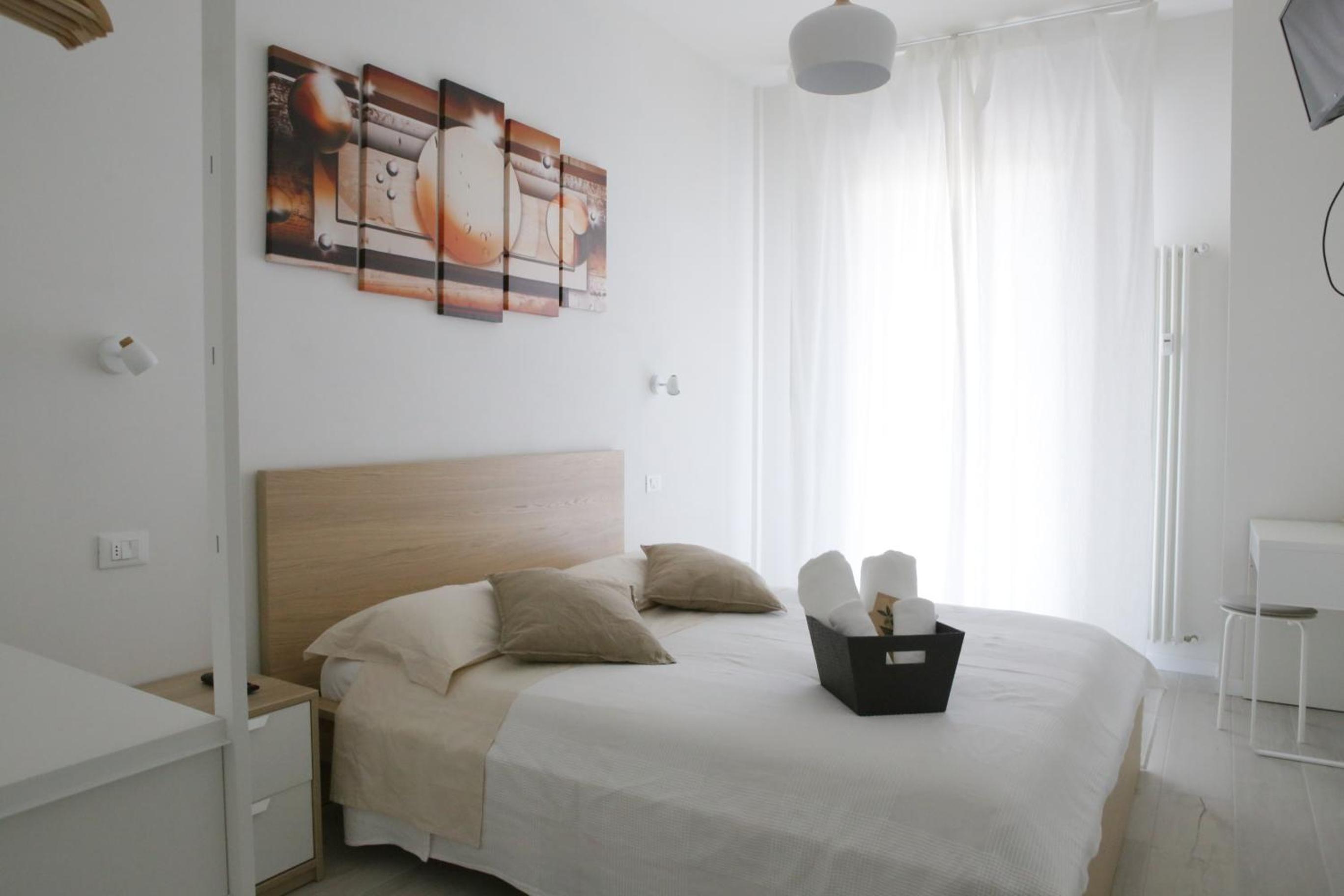 Double Room with Private Bathroom - Photo 14