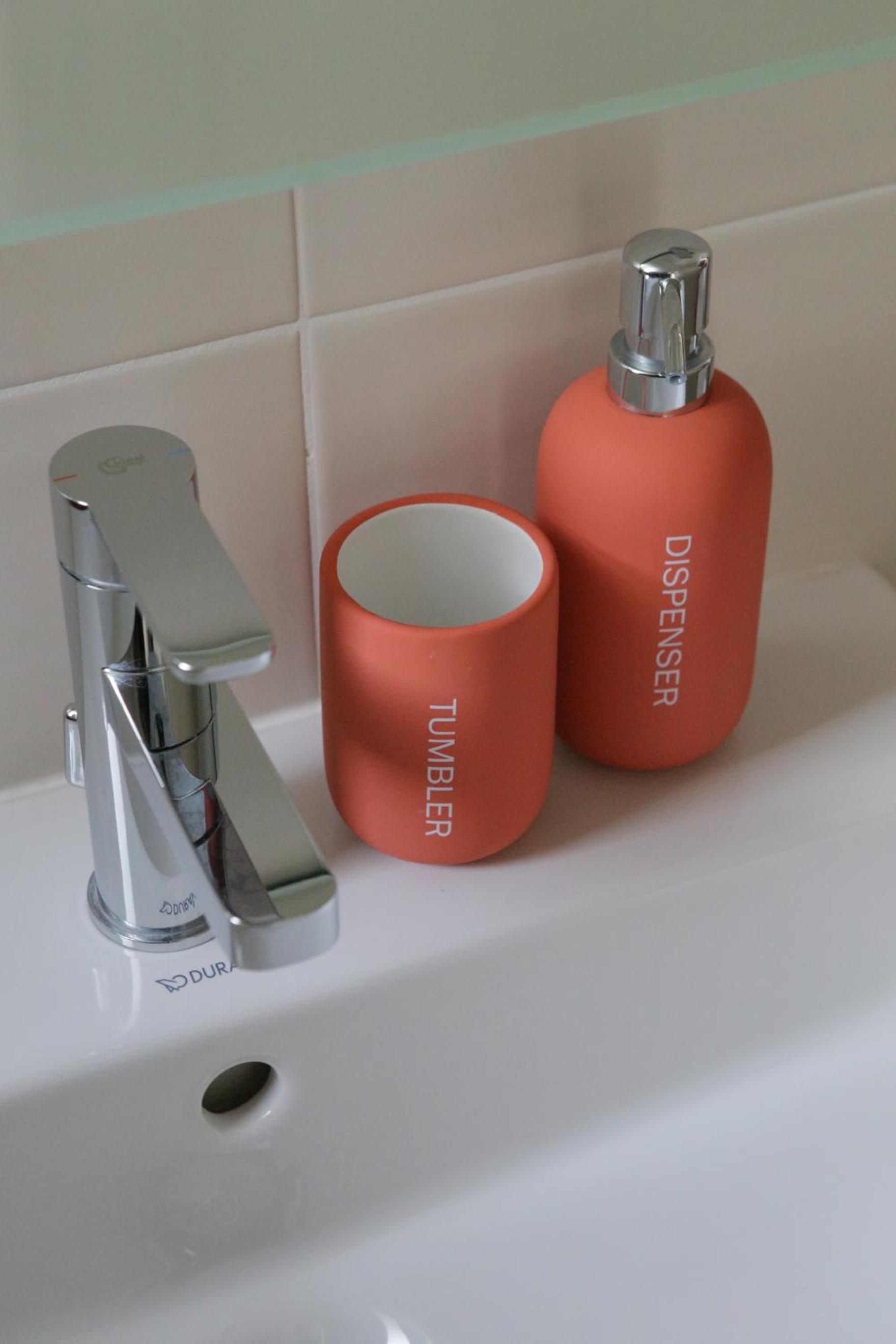 Double Room with Private Bathroom - Photo 9