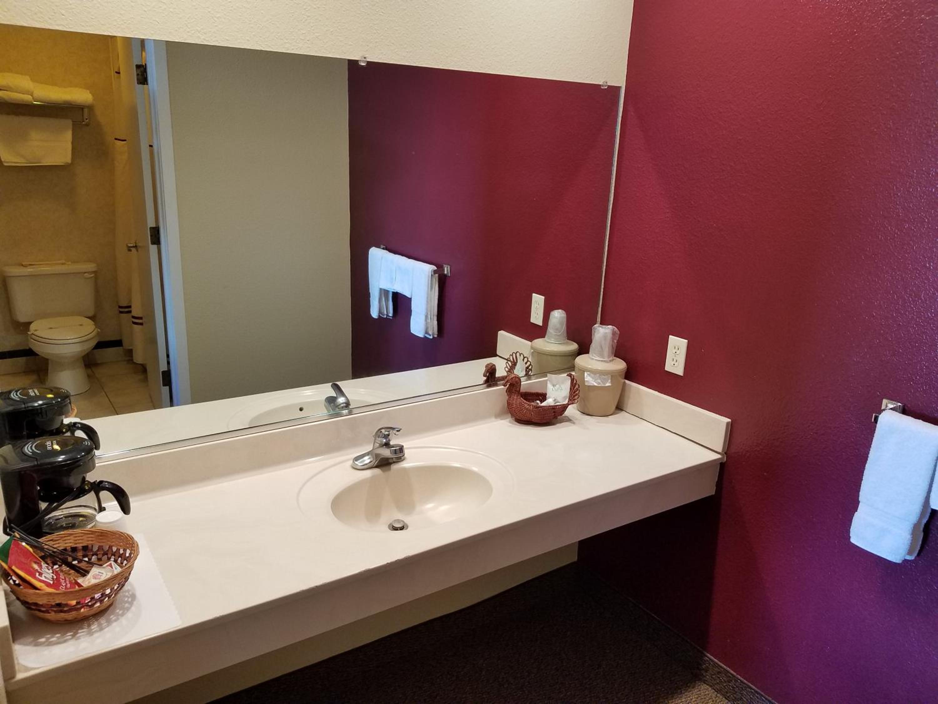 Queen Room with Two Queen Beds photo 2