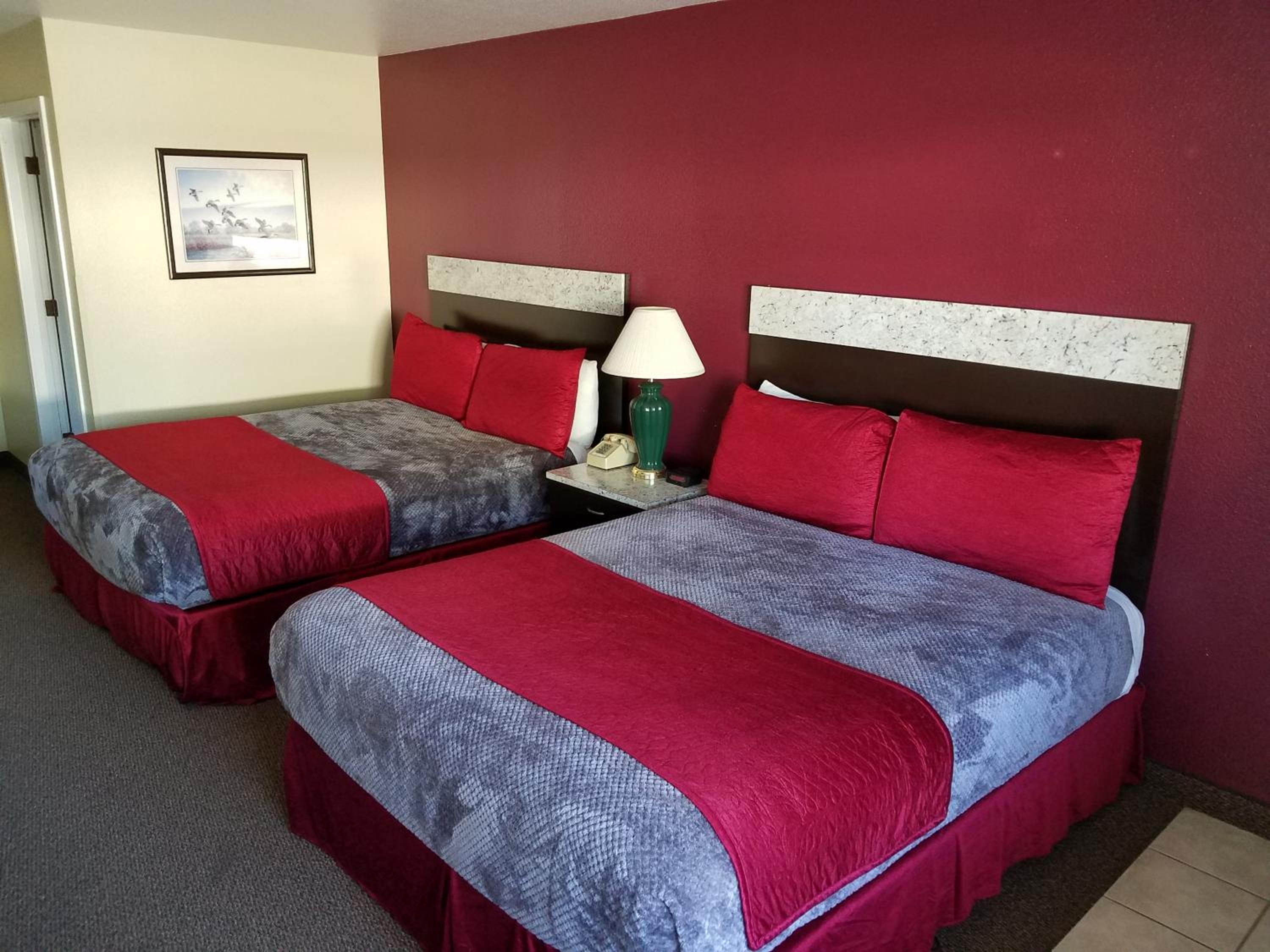 Queen Room with Two Queen Beds photo 1