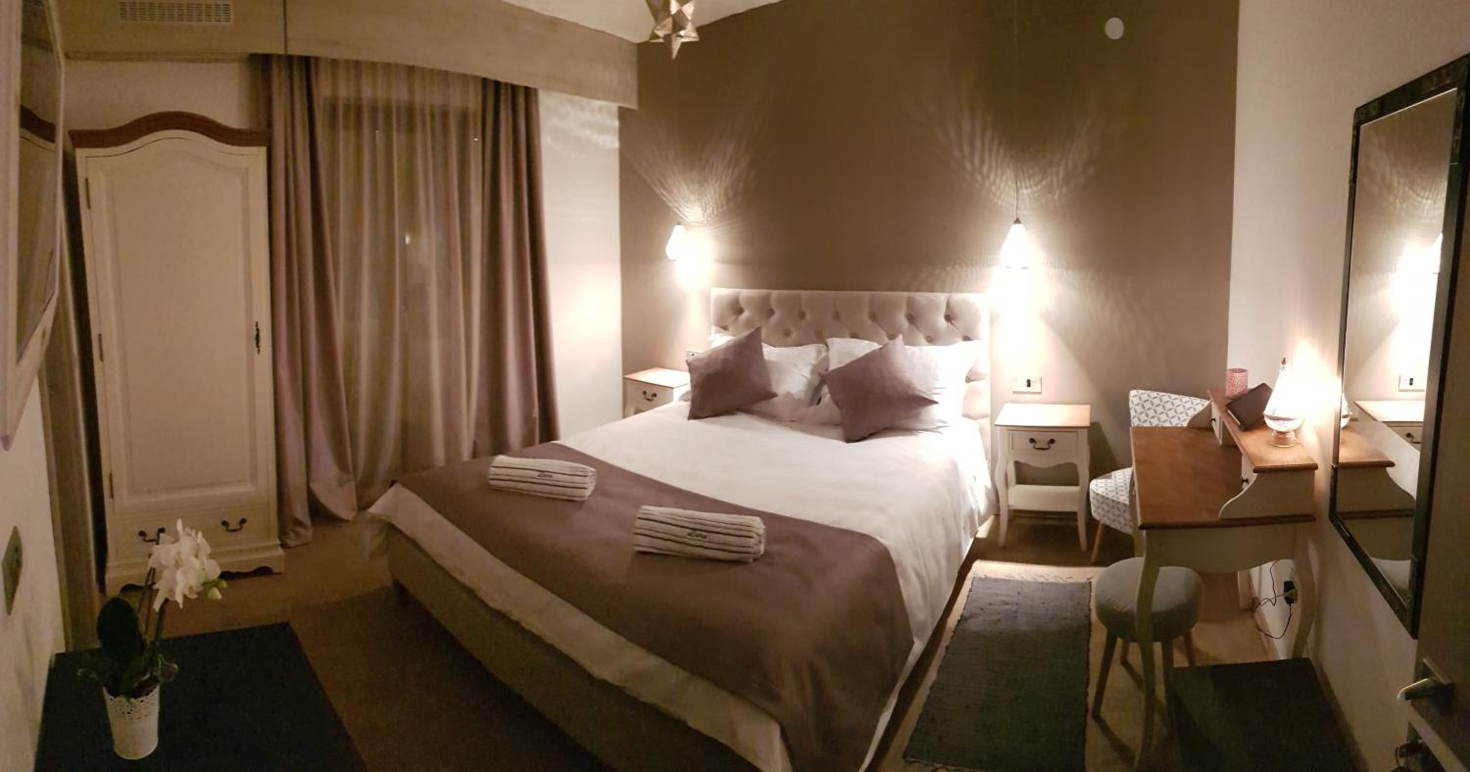 Double Room with Balcony - Photo 7