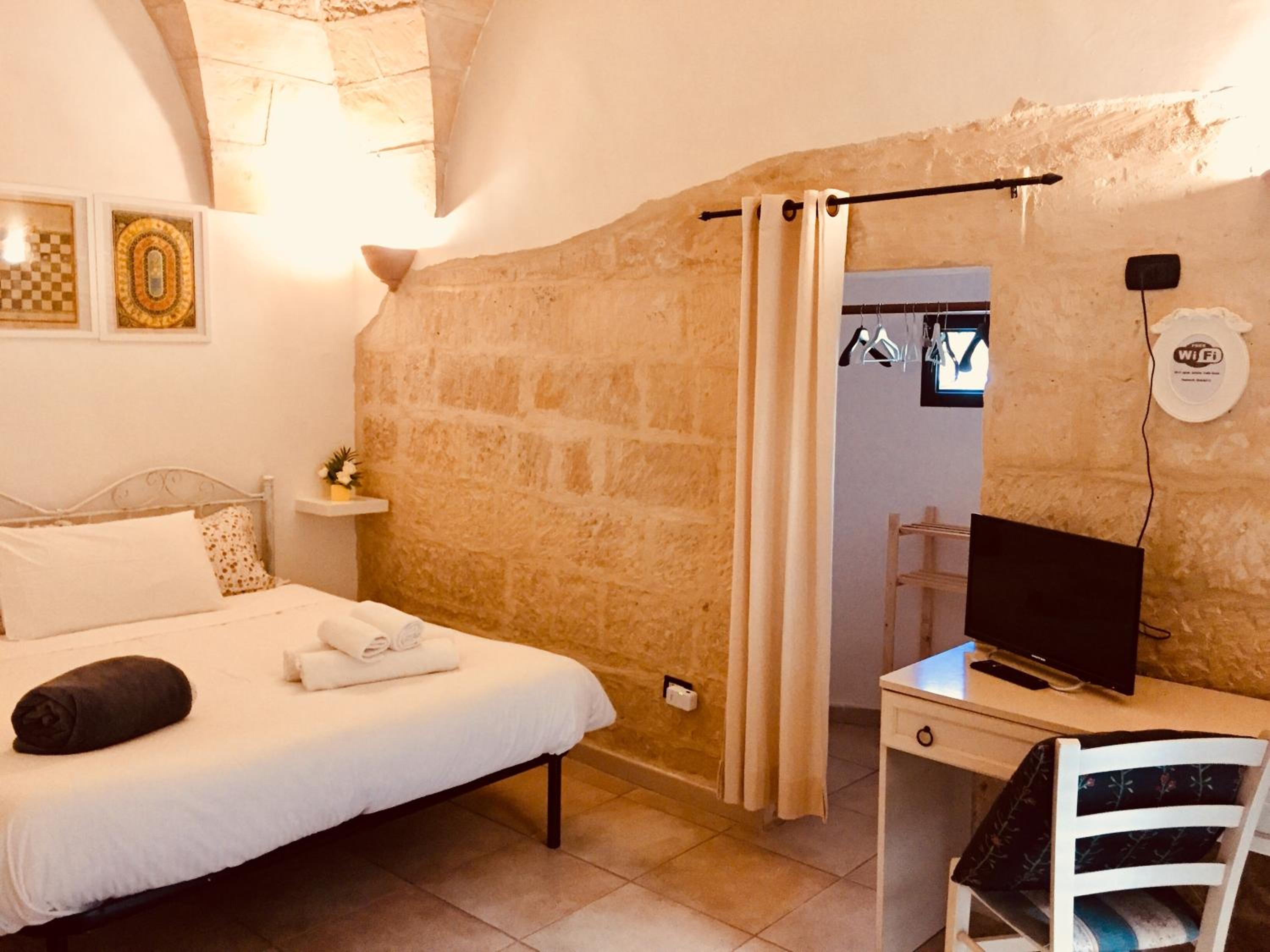 Standard Double Room with Private Bathroom