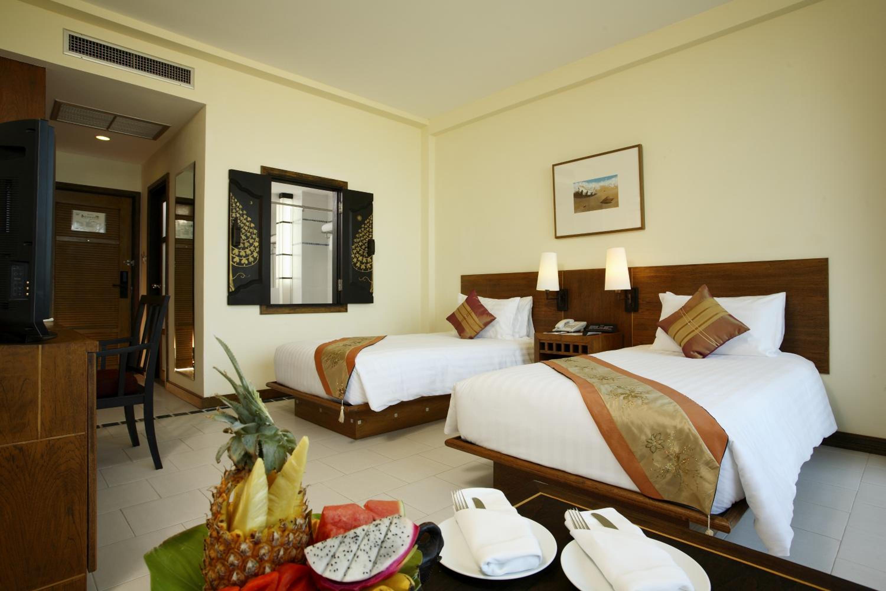 Deluxe Twin Room with Sea View - Photo 8