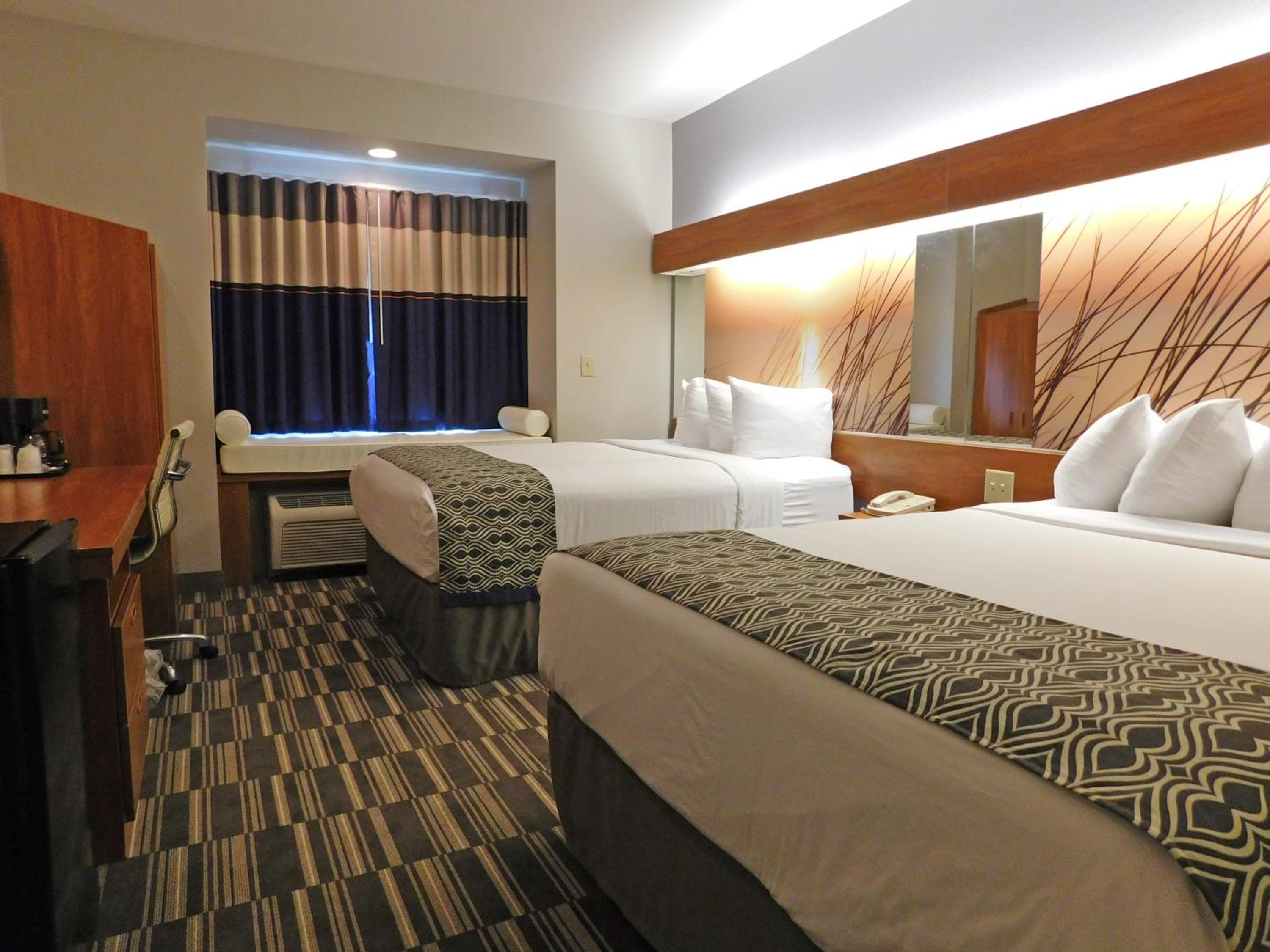 Queen Room with Two Queen Beds - Non-Smoking - Photo 1