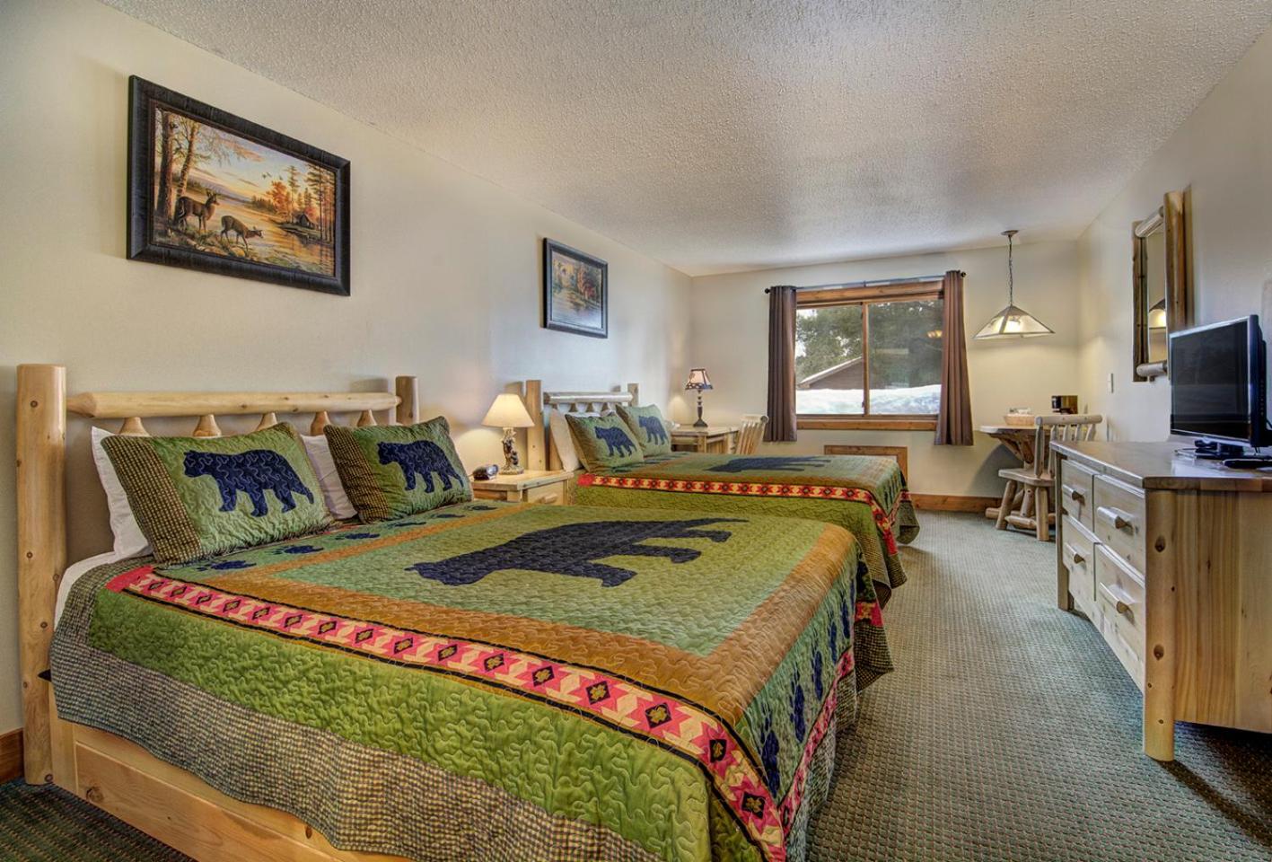 Queen Room With Two Queen Beds - Photo 1