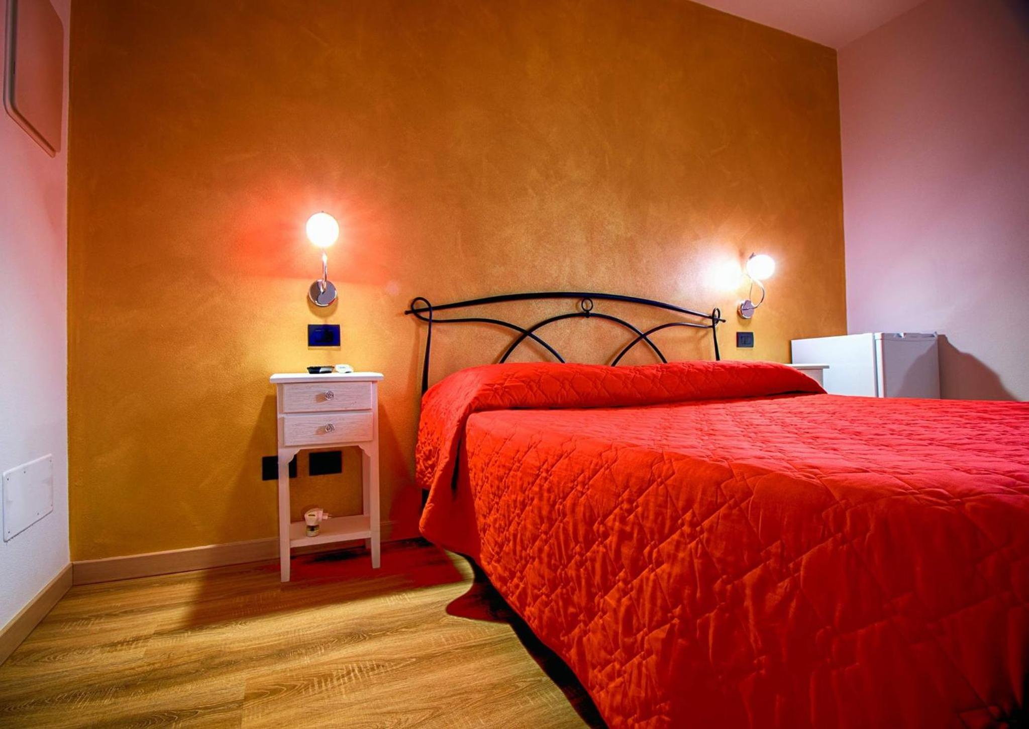 Standard Double Room - Photo 3