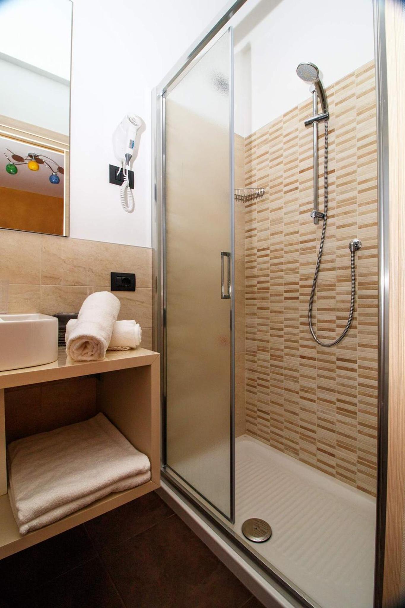 Standard Double Room - Photo 5