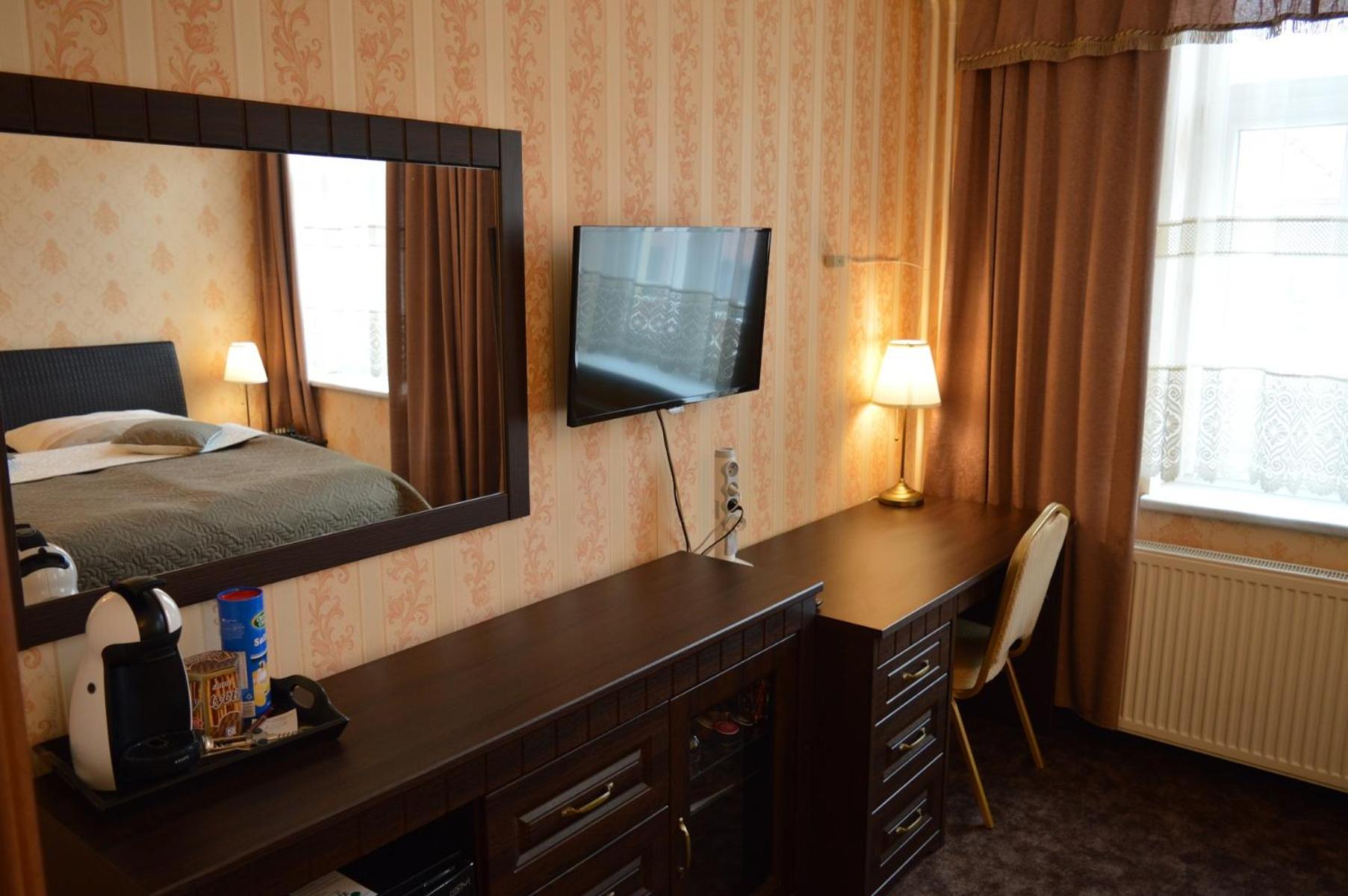 Classic Double or Twin Room - Photo 13