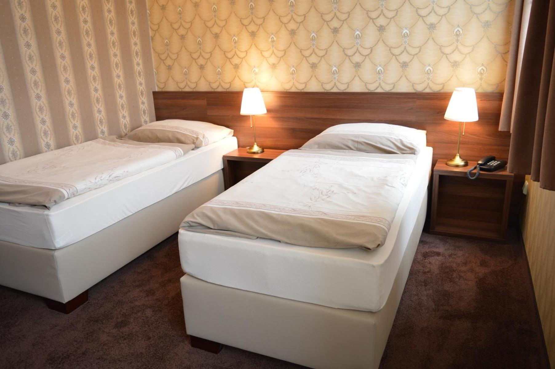 Classic Double or Twin Room - Photo 11