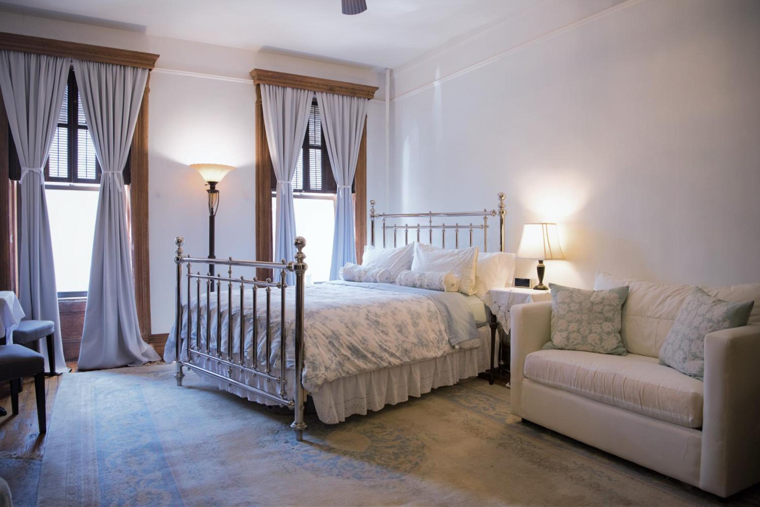 Poitier - Large Double Room photo 1