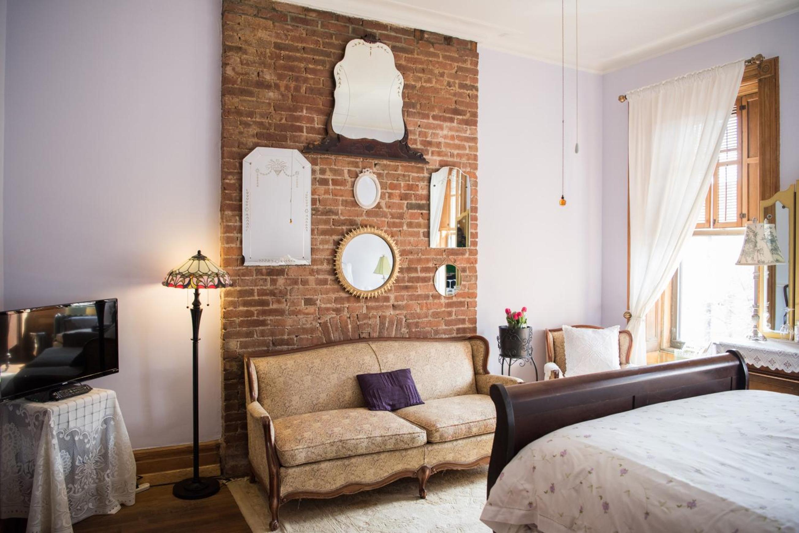 Elspeth - Deluxe Queen Room photo 1