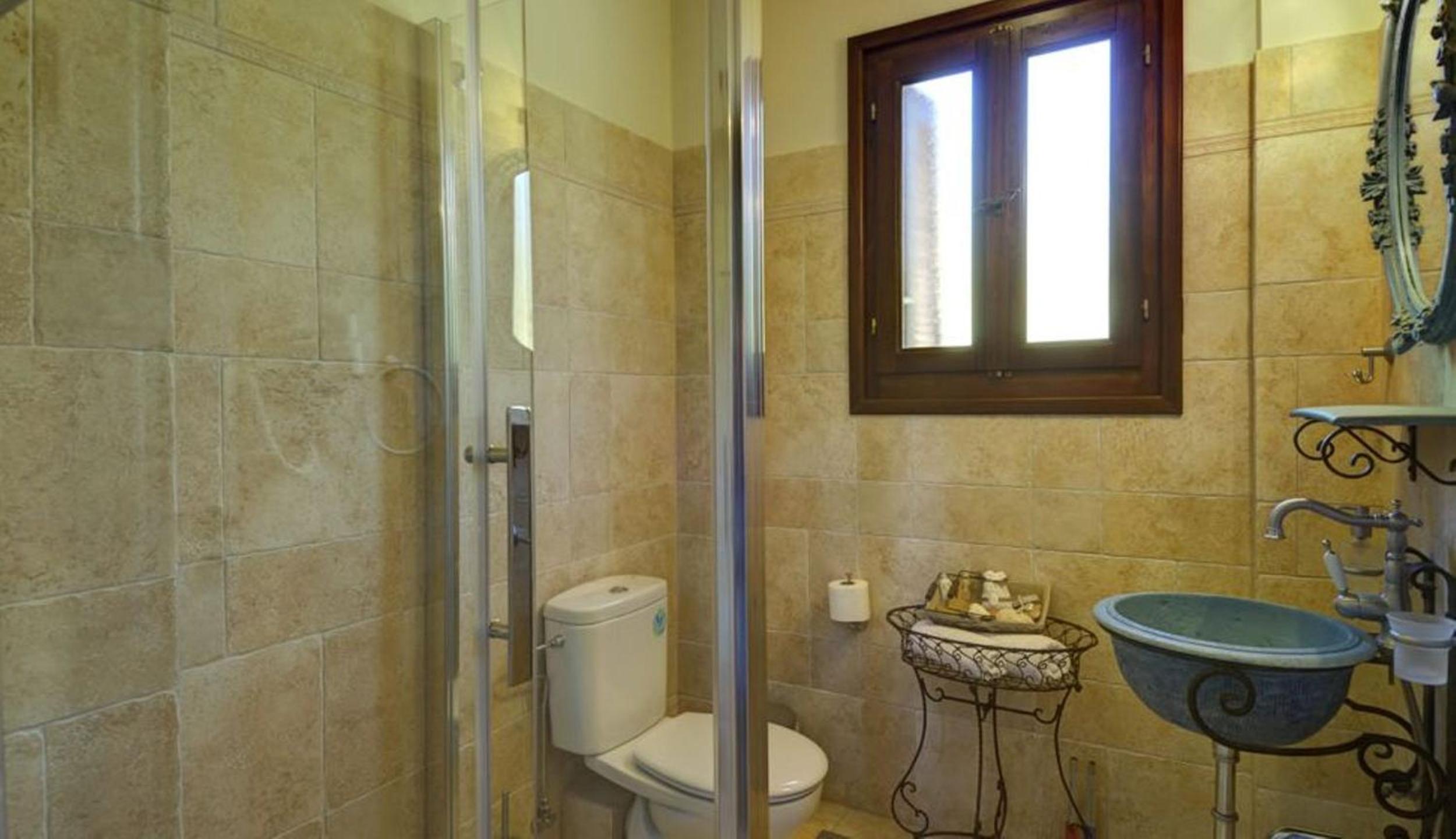 Superior One-Bedroom Suite photo 2