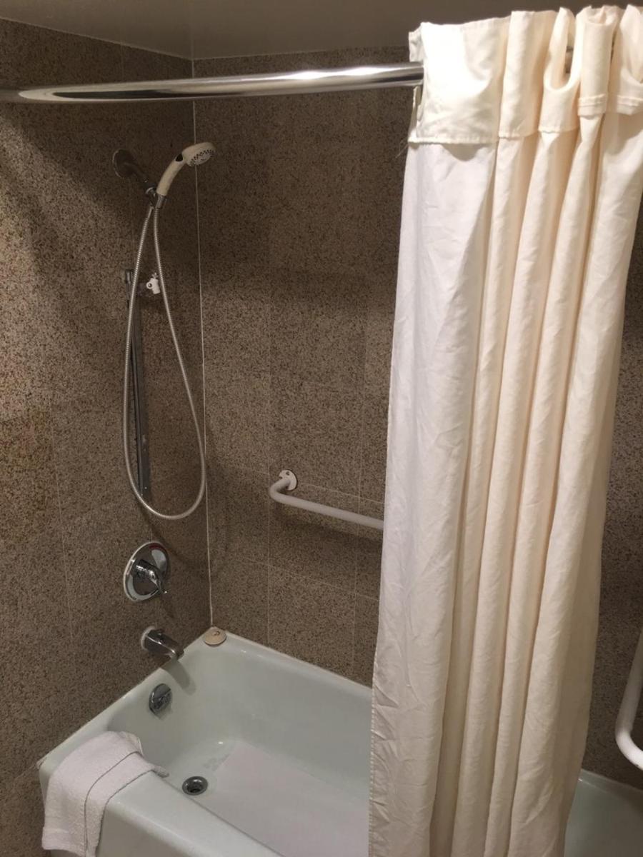 Queen Room - Disability Access/Non-Smoking photo 3