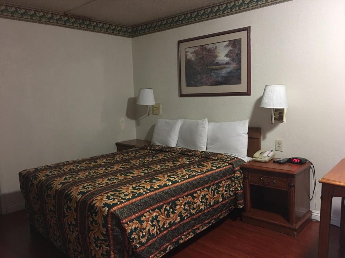 Queen Room - Disability Access/Non-Smoking photo 1
