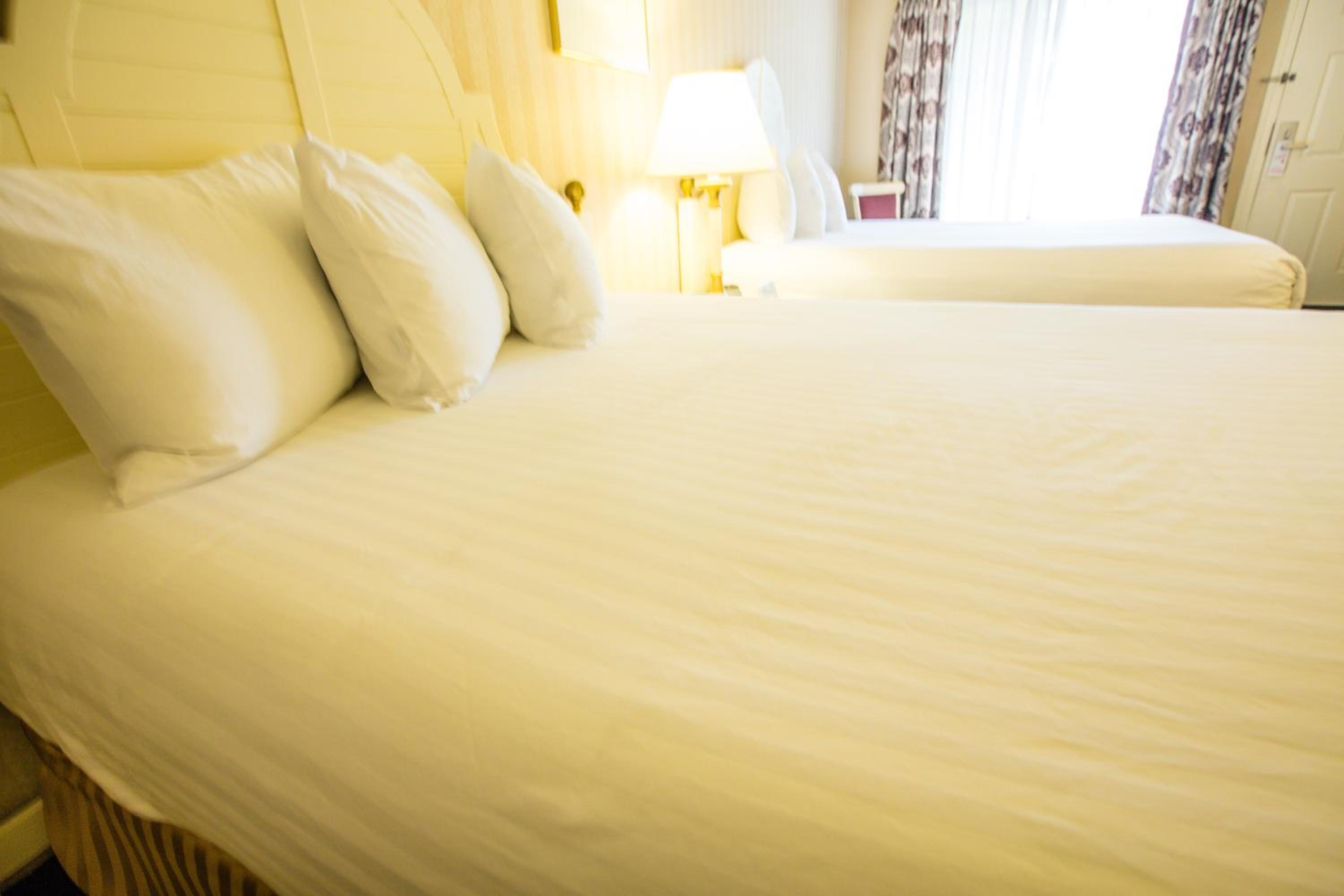 Queen Room with Two Queen Beds - Non-Smoking - Photo 4