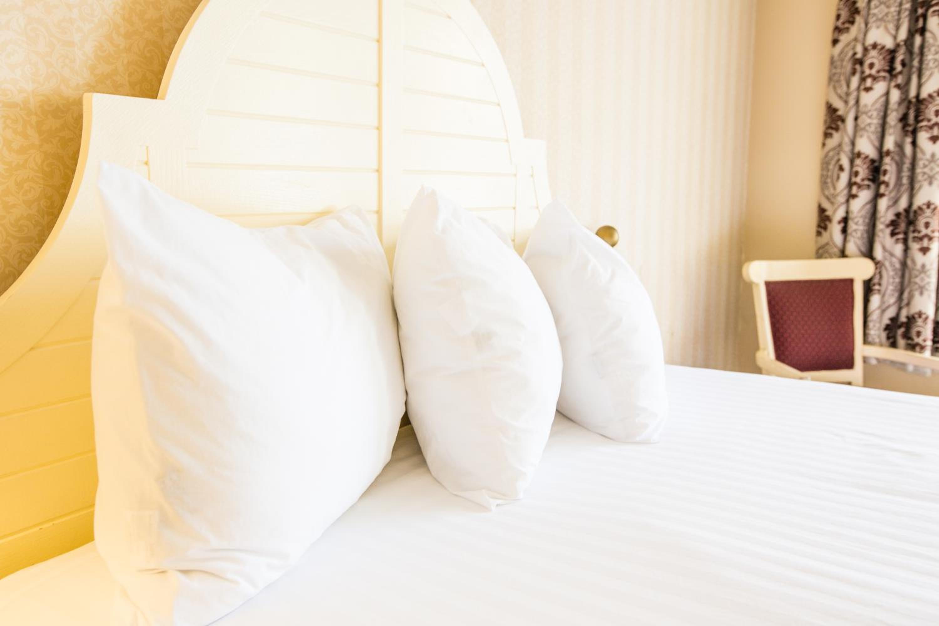 Queen Room with Two Queen Beds - Non-Smoking - Photo 2
