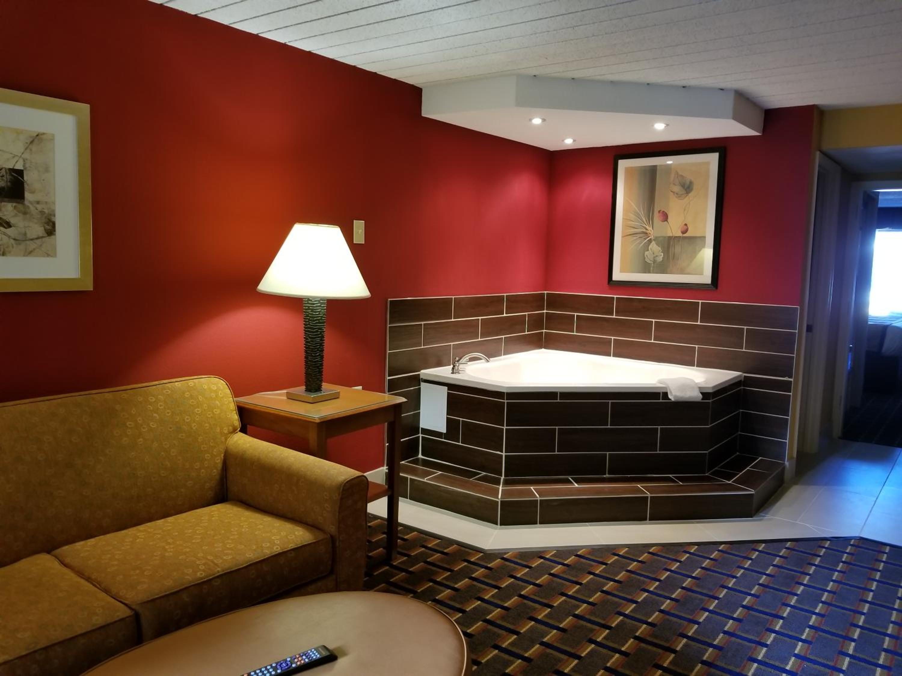 One-Bedroom King Suite - Non-Smoking - Photo 6