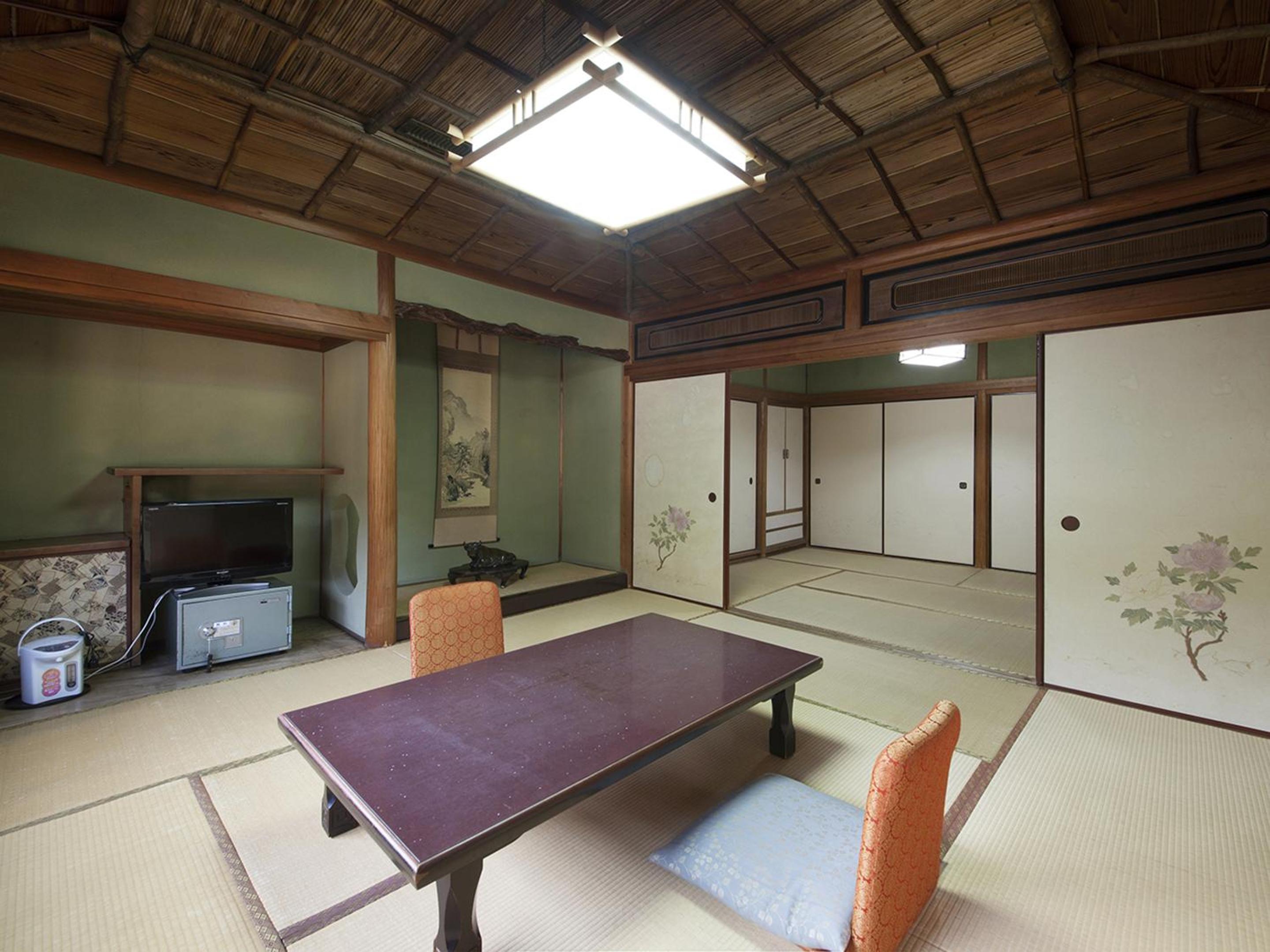 Japanese-Style Room with Private Bathroom photo 1