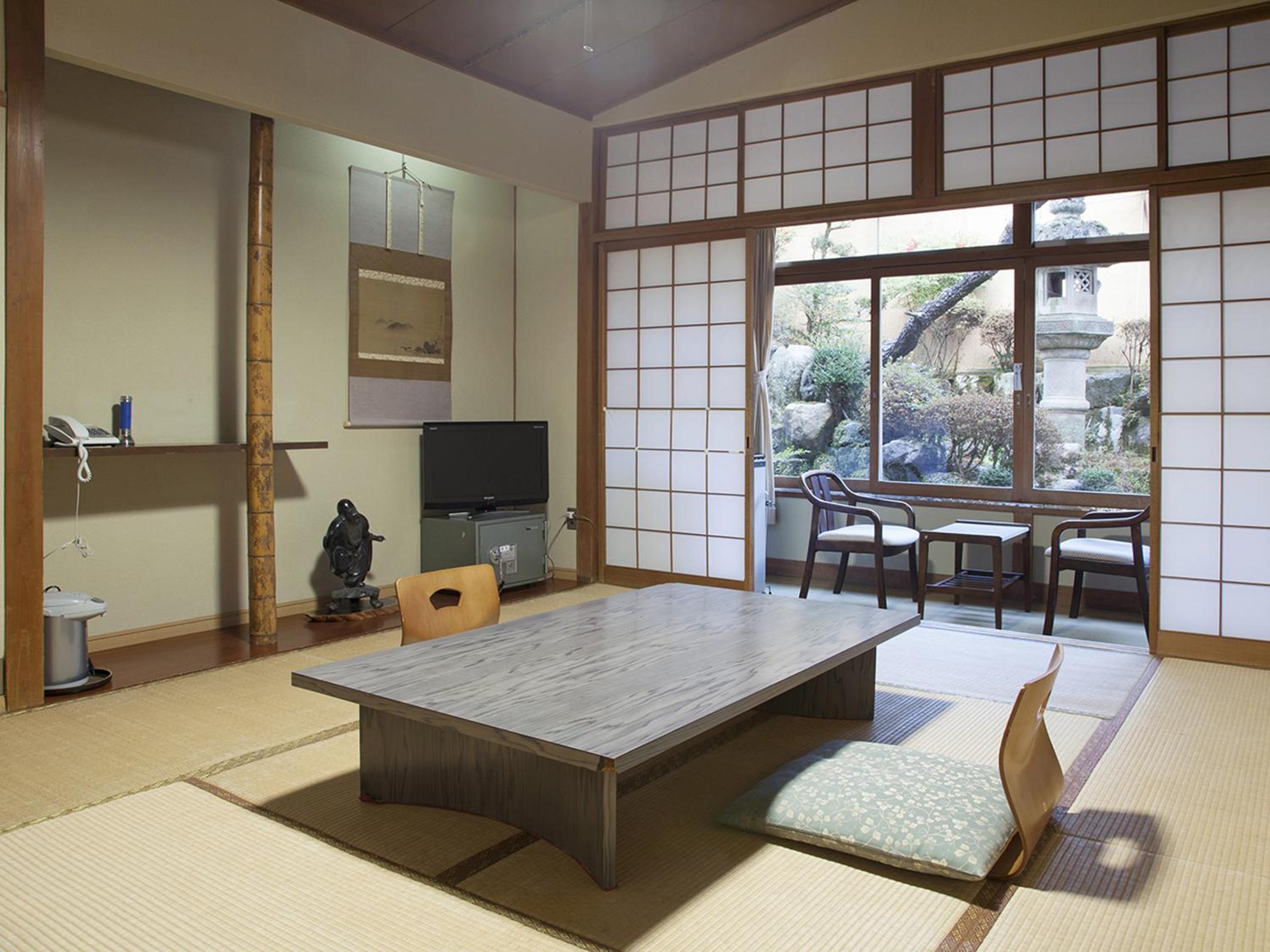 Japanese-Style Room with Shared Toilet and Bathroom photo 1