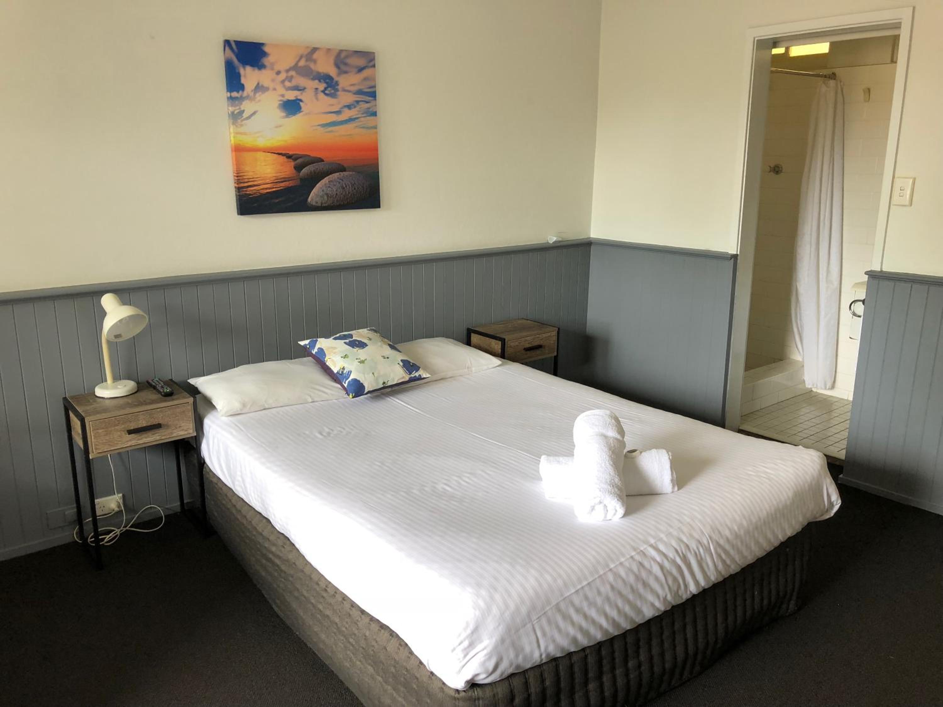 Standard Queen Room